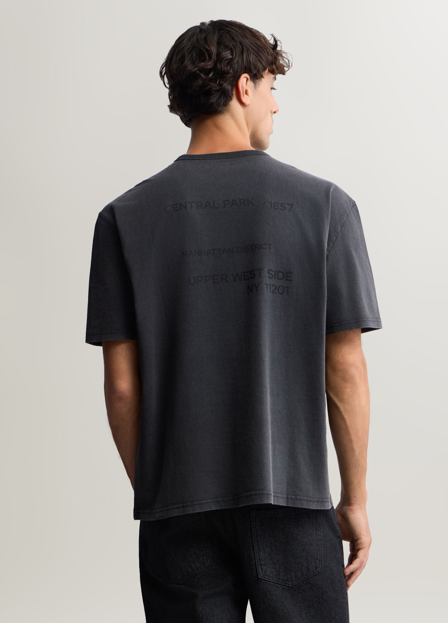T-shirt loose fit con stampa sul retro uomo_1