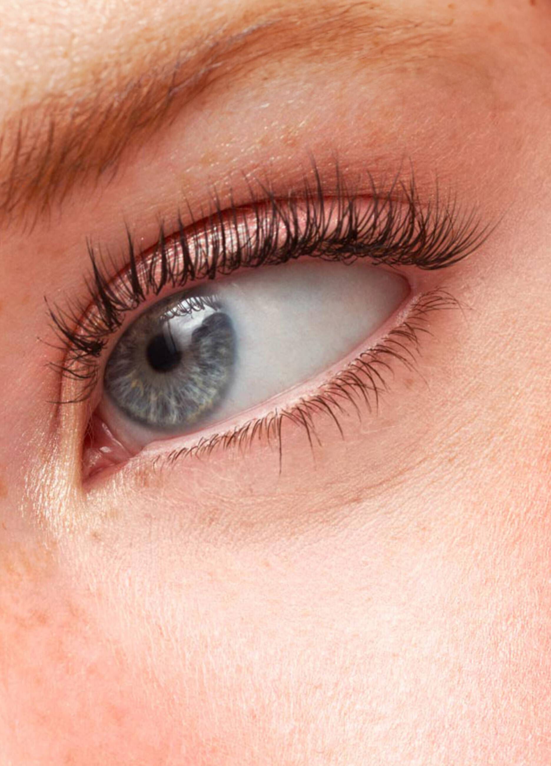 First Reaction Volume Mascara Astra MakeUp_2