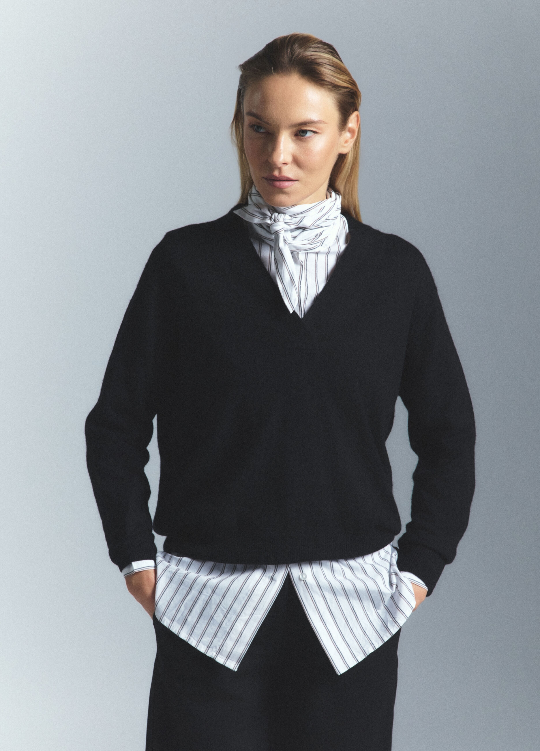 Pullover con scollo a V rasato misto cashmere donna_1
