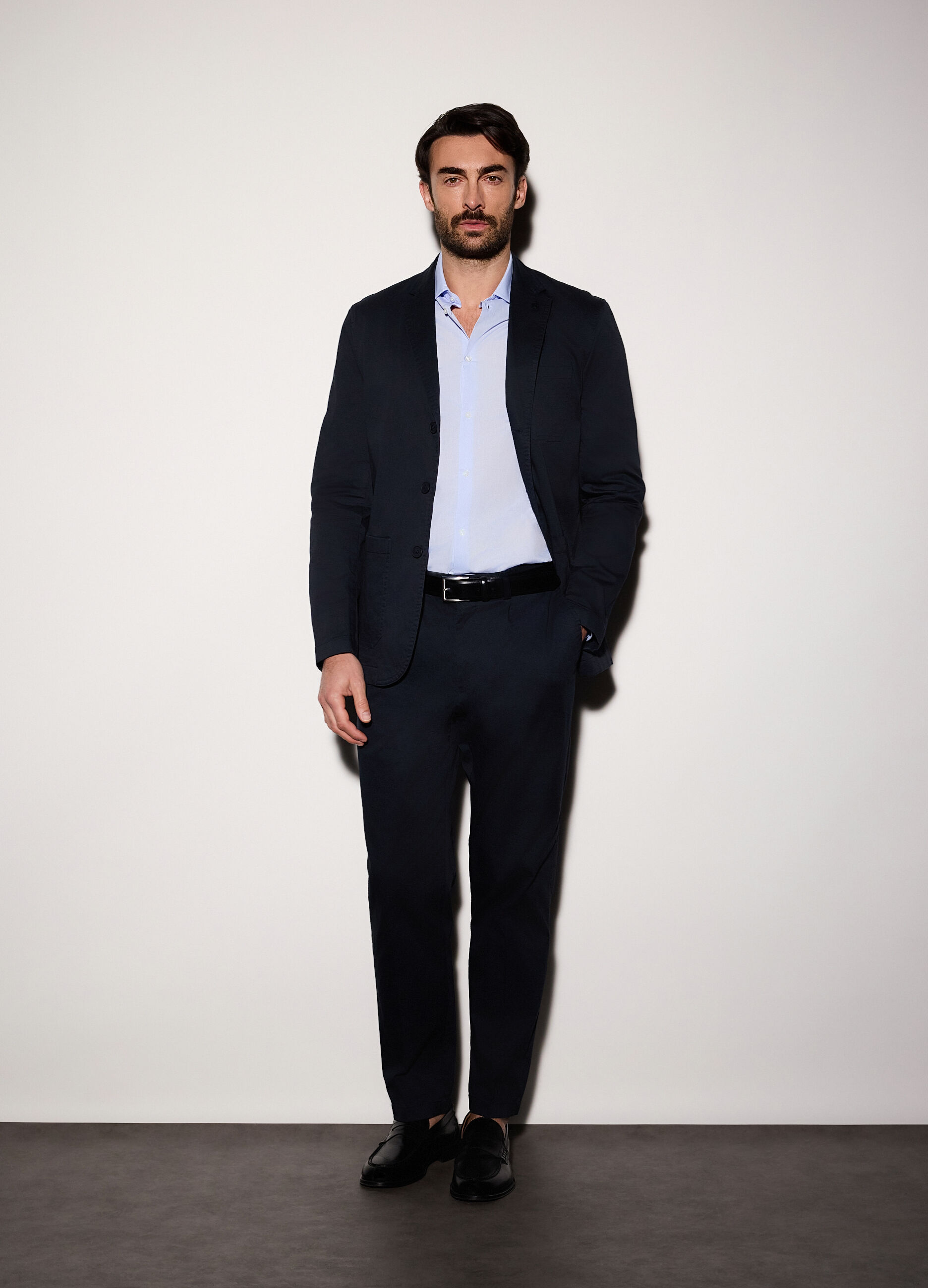 Pantalone chino regular fit in cotone stretch uomo_0