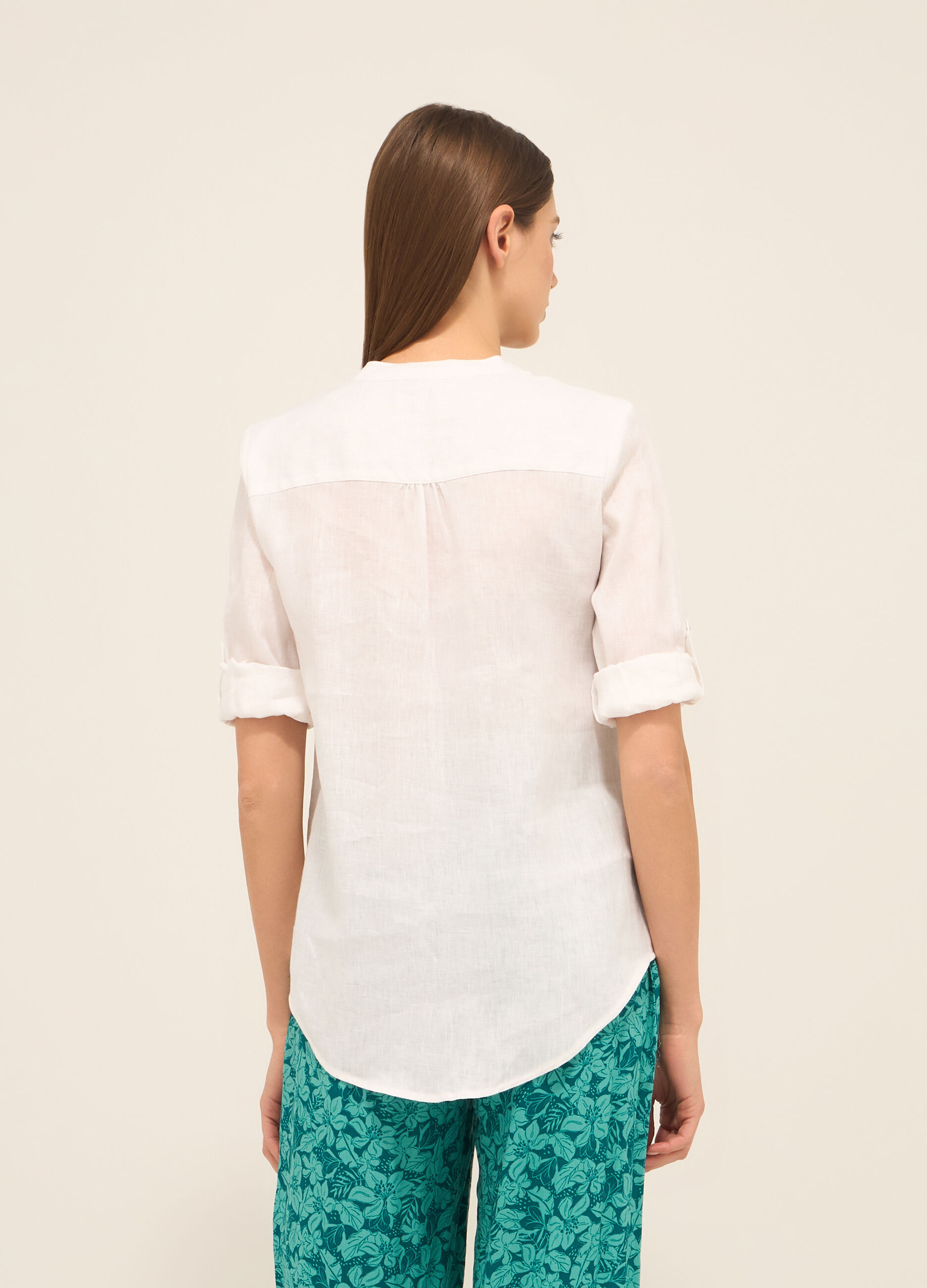 Camicia in puro lino con scollo a V donna_1
