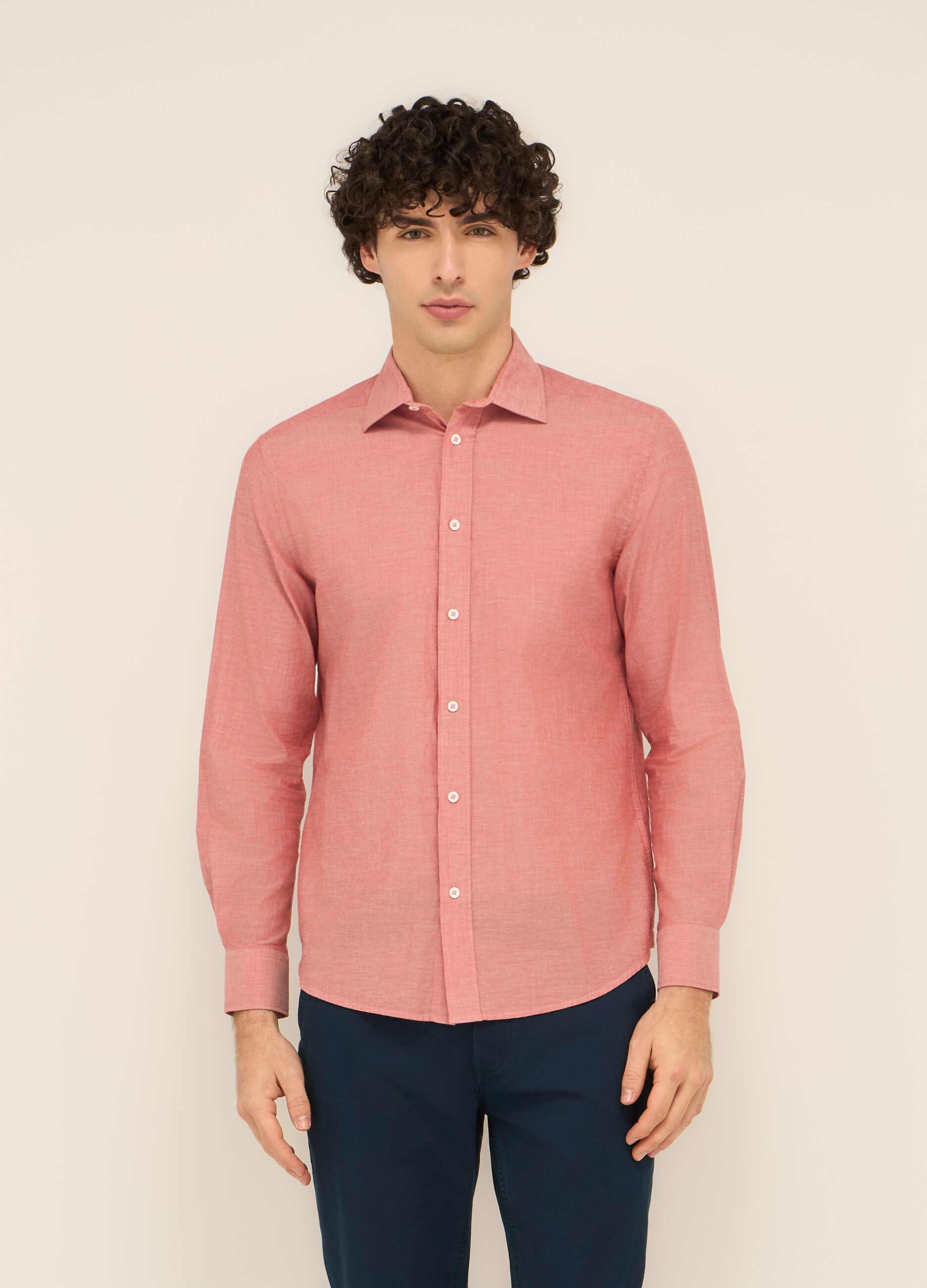 Camicia regular fit in tela di puro cotone uomo_0