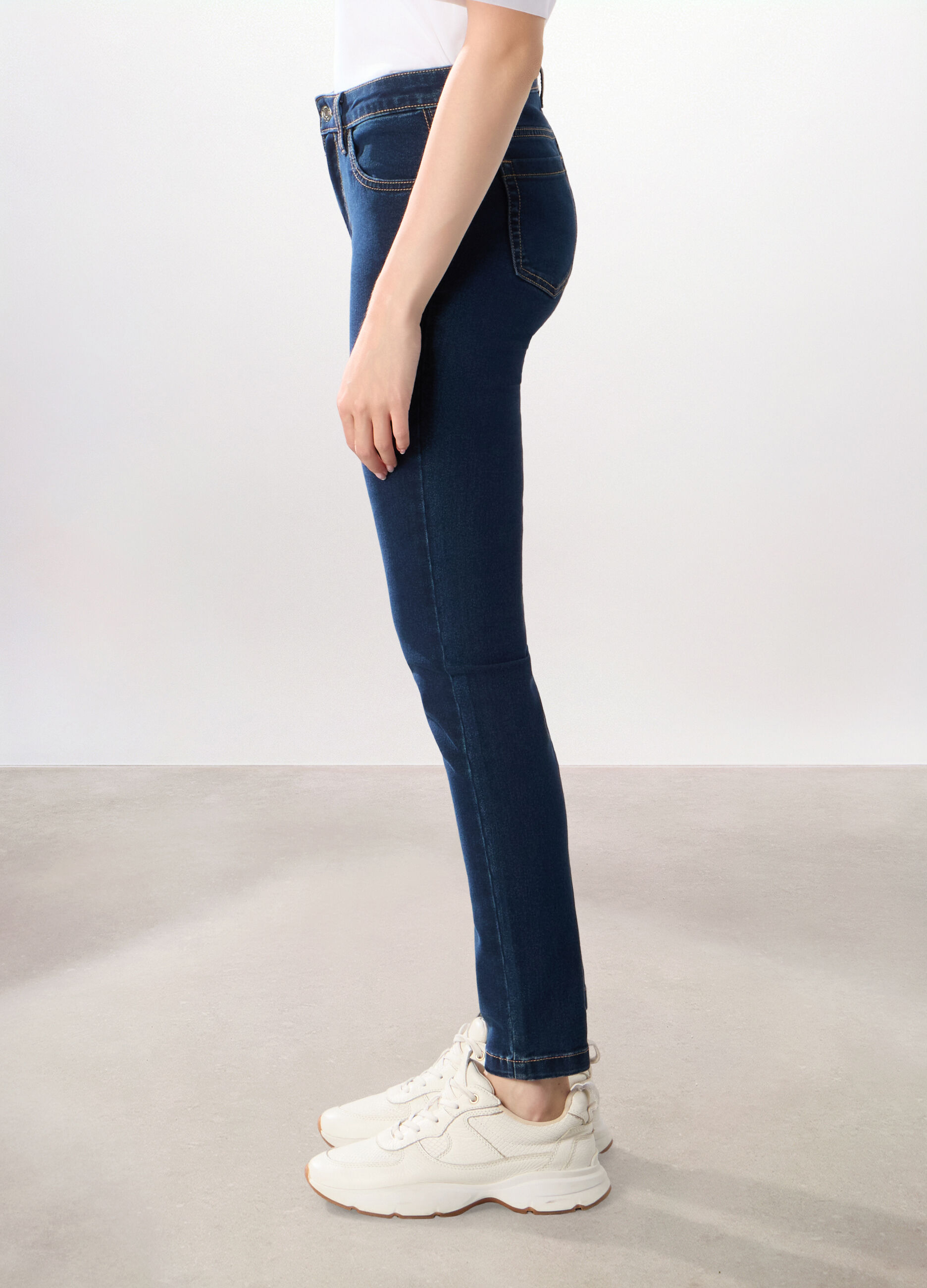 Pantaloni in denim misto cotone donna_3