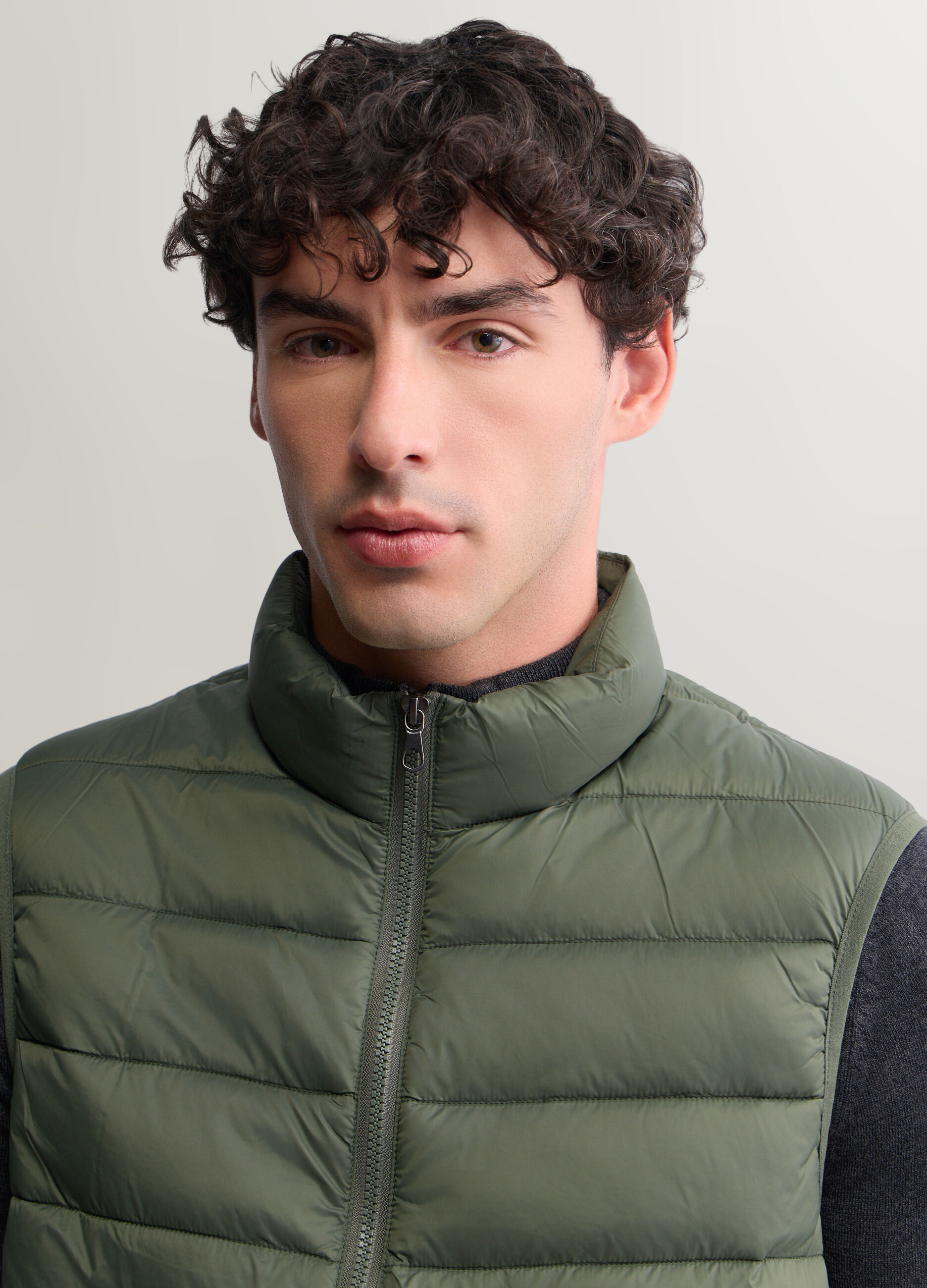 Gilet imbottito in tessuto tecnico uomo_2