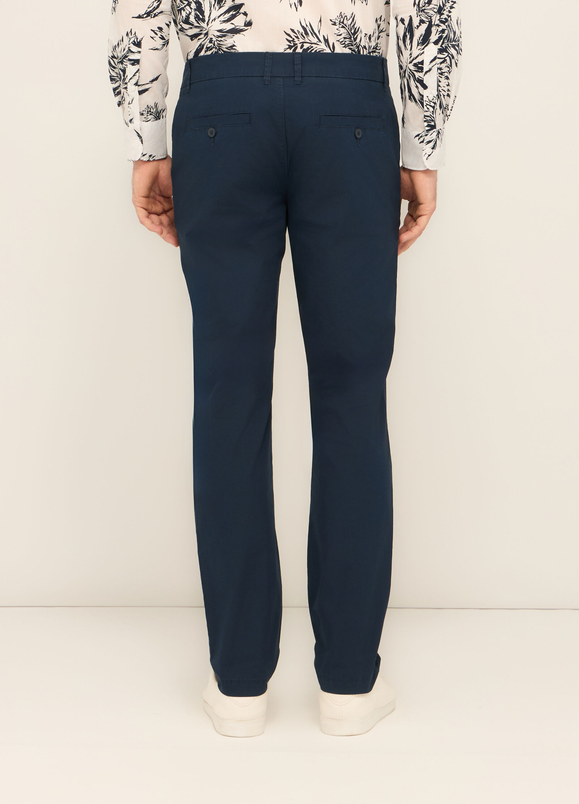 Pantaloni chino in tela di cotone stretch uomo_1
