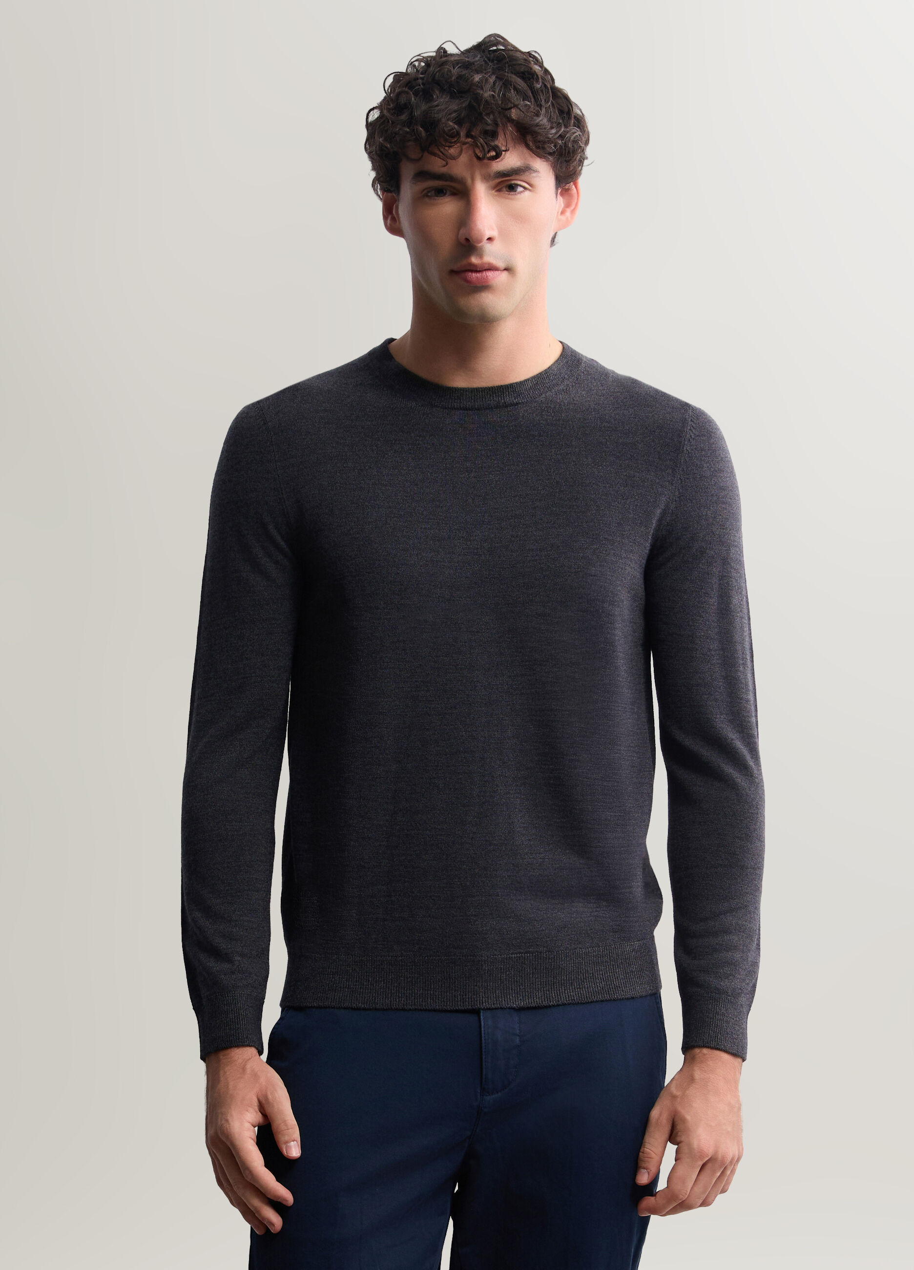 Maglione girocollo in maglia rasata uomo_0