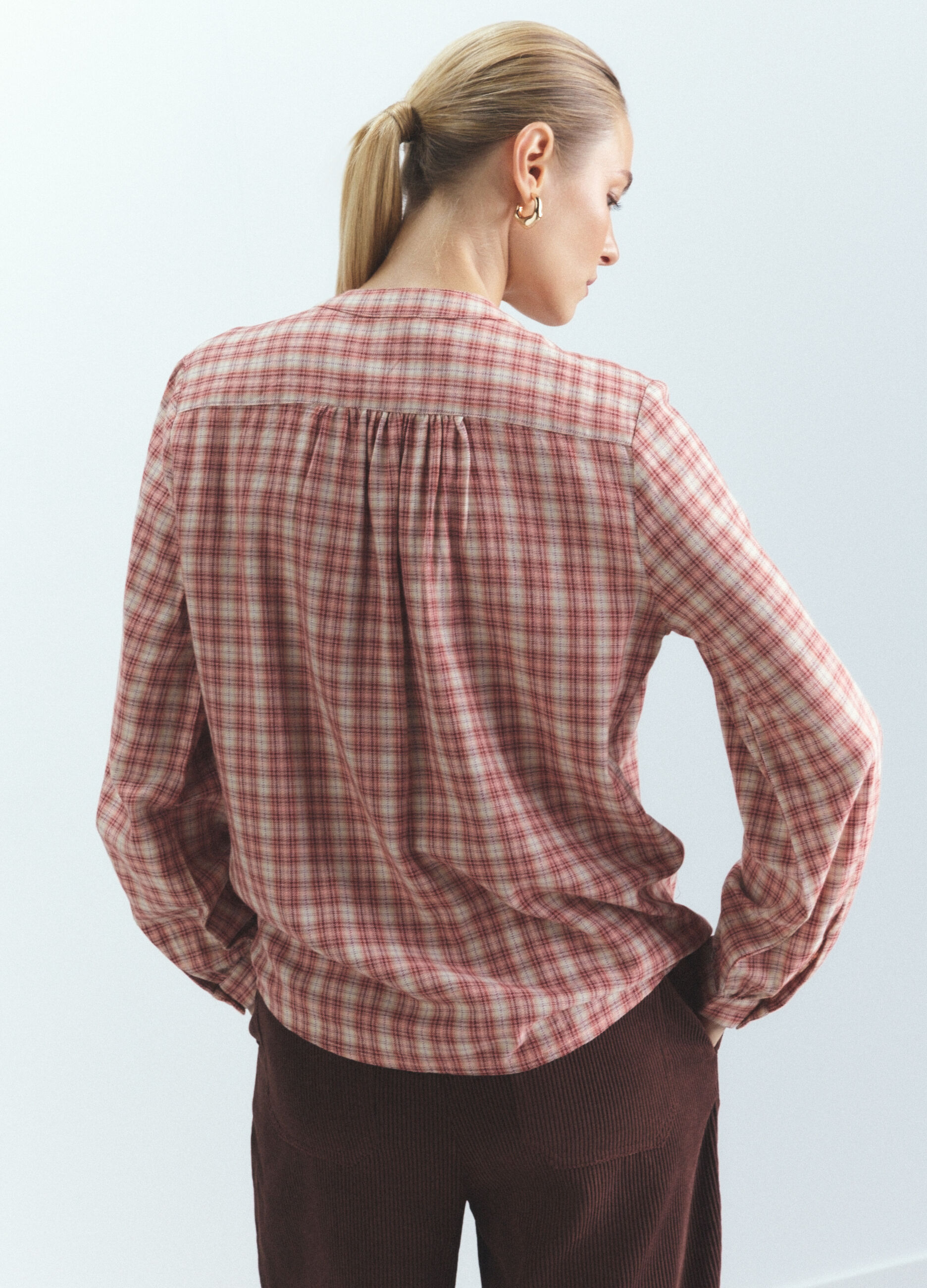 Blusa Fit Regular con scollo a V donna_3