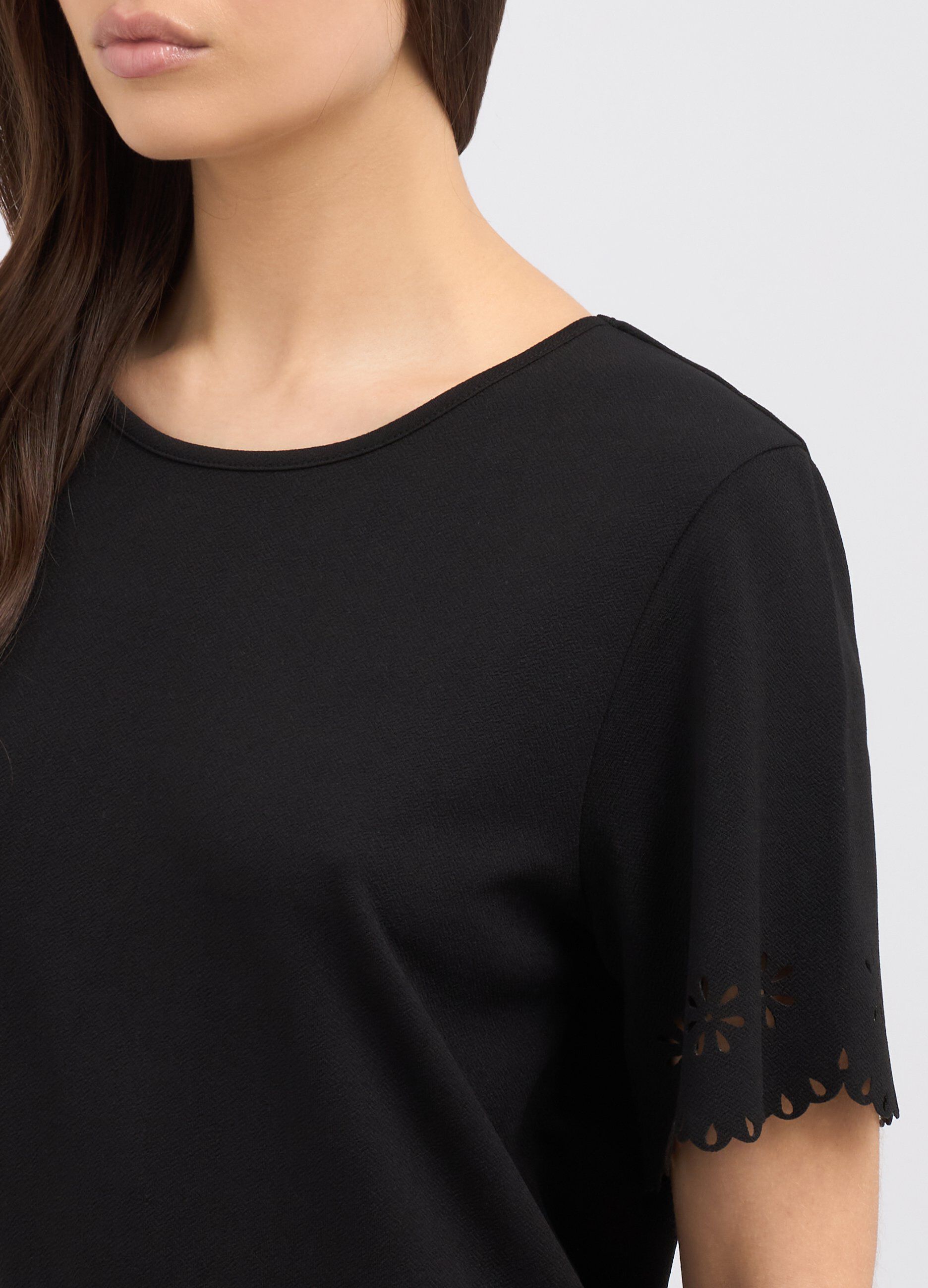 T-shirt a maniche corte con lavorazione donna_2