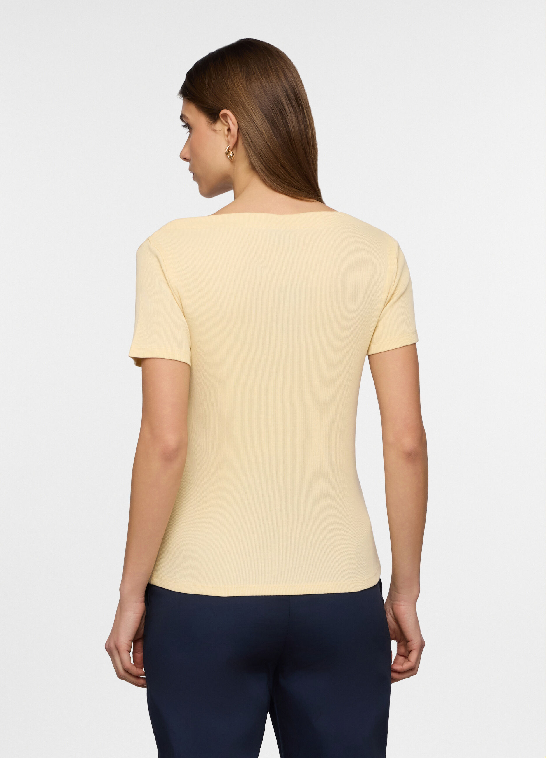 T-shirt con scollo a barchetta donna_1