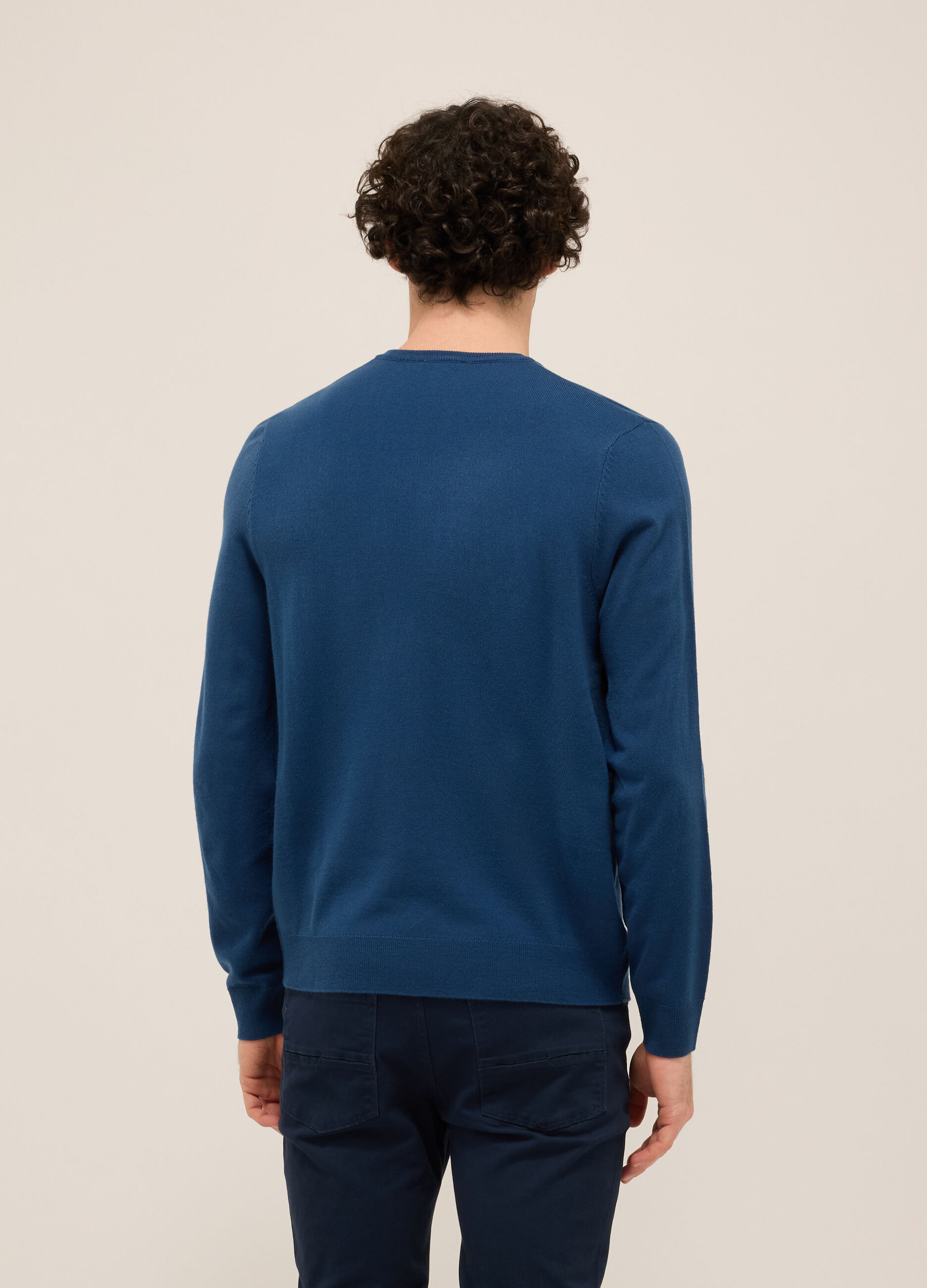 Maglione collo a V in maglia rasata uomo_1