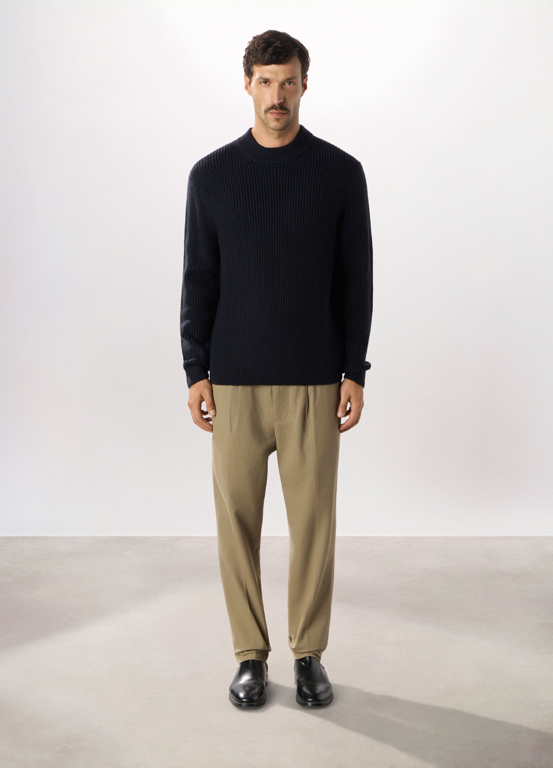 Pantalone chino regular fit in cotone_0