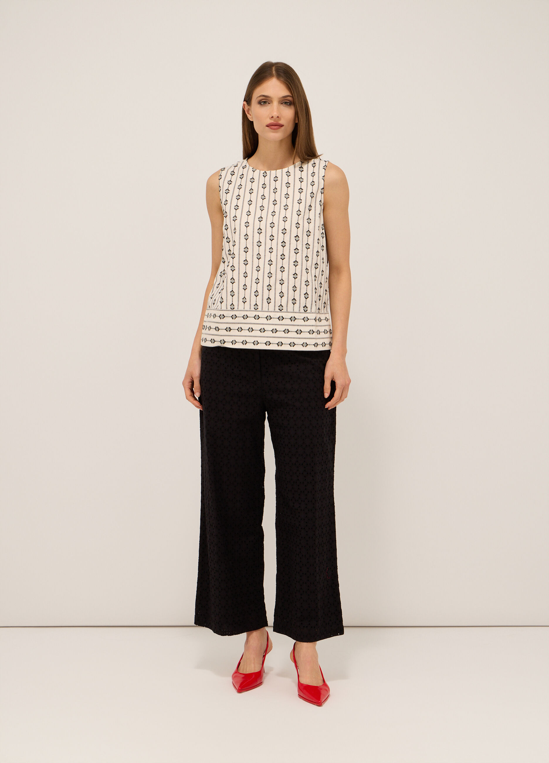 Pantaloni in puro cotone con ricami donna_0