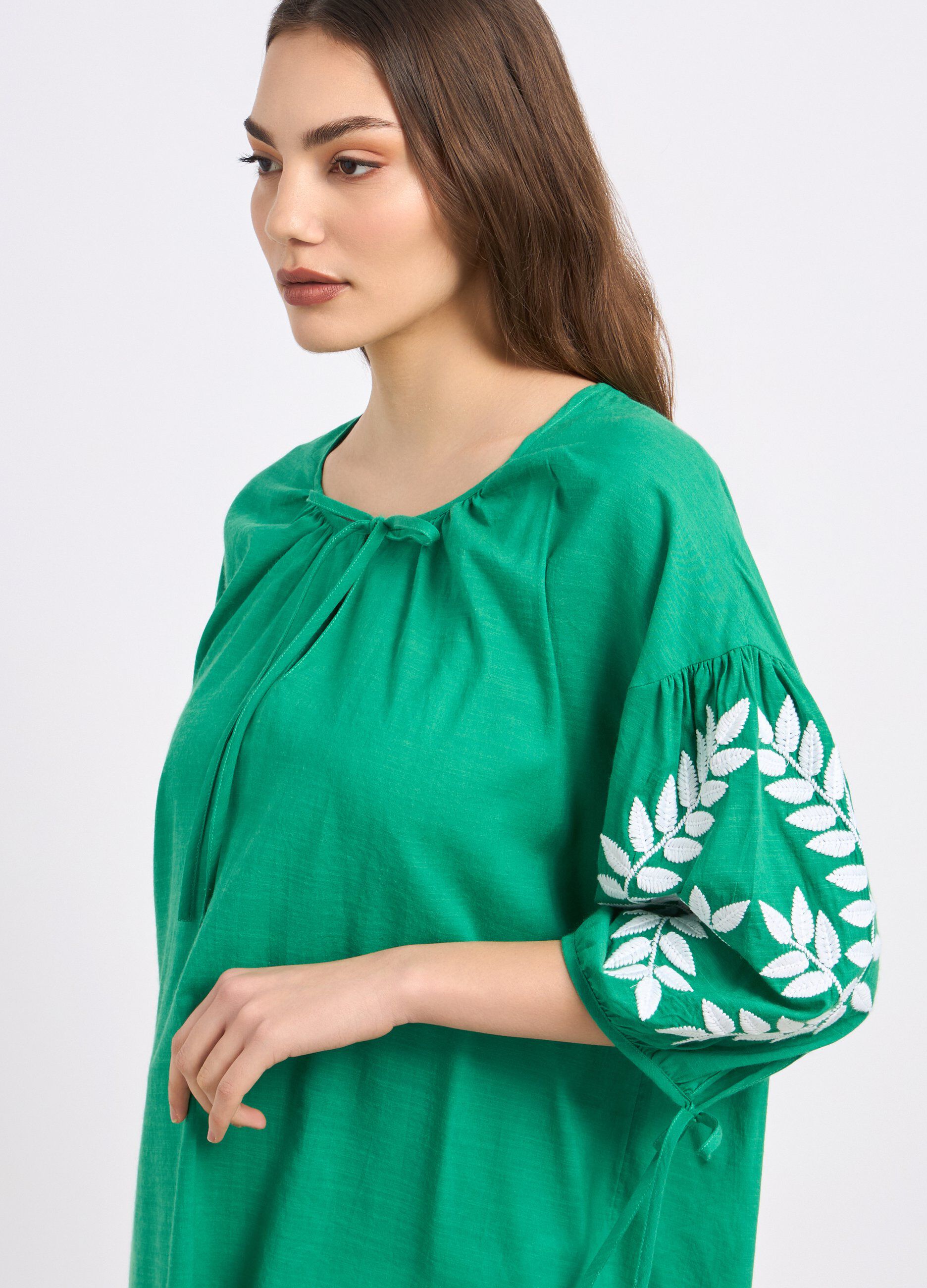 Copricostume corto in misto cotone con ricami donna_2