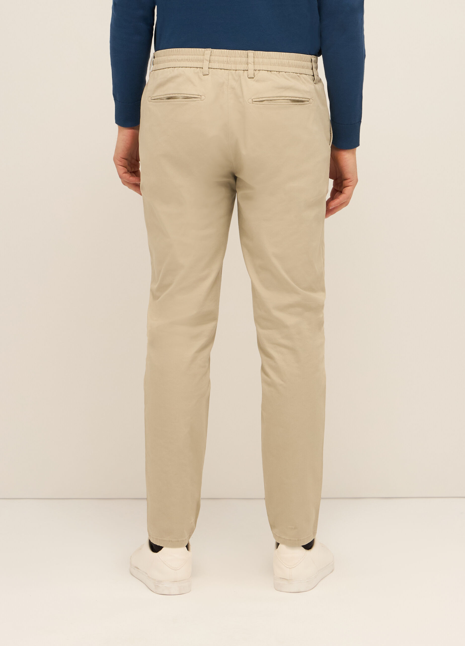 Pantaloni chino regular fit in cotone stretch uomo_1