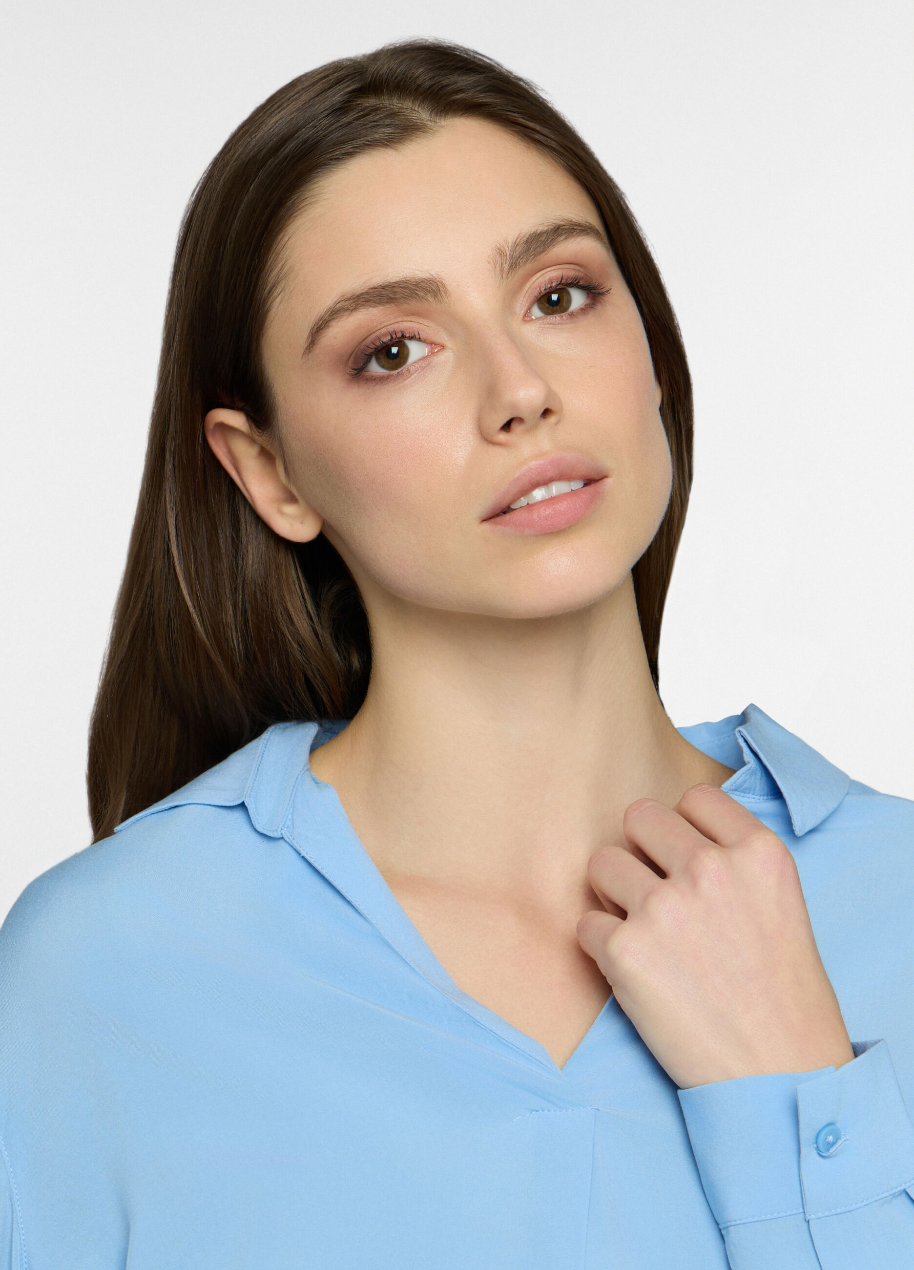 Blusa regular fit in pura viscosa con scollo a V donna_2