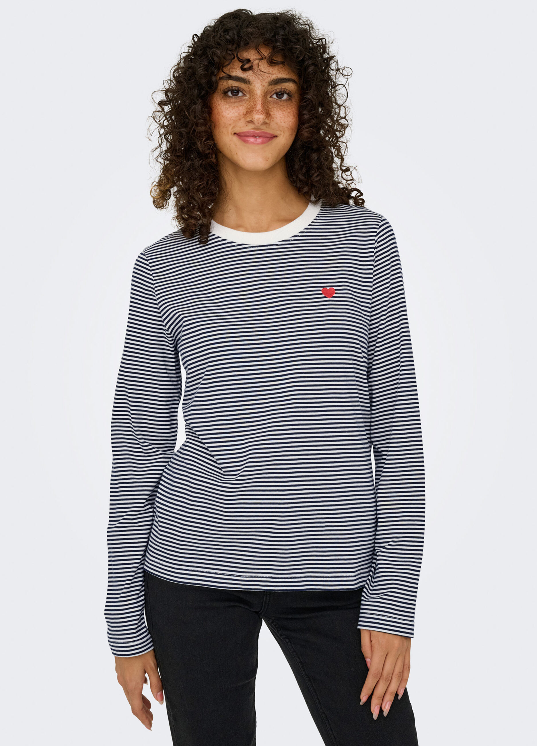 T-shirt con ricamo donna_2