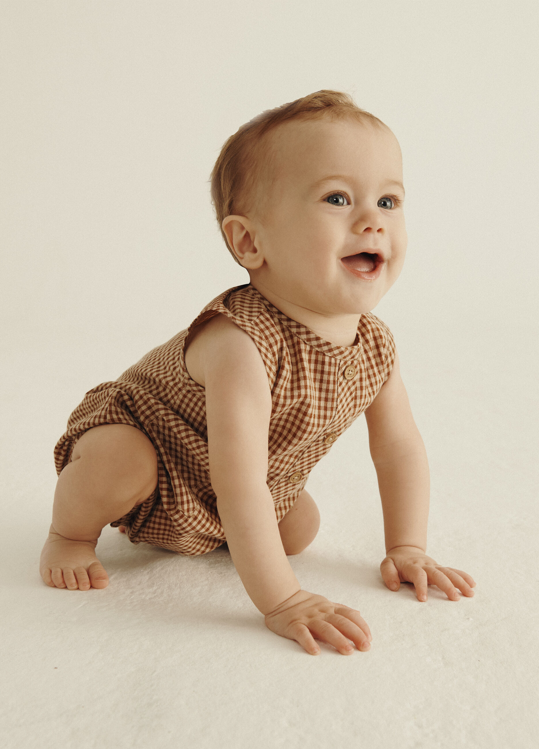 Set cappello e pagliaccetto a quadri neonato_0