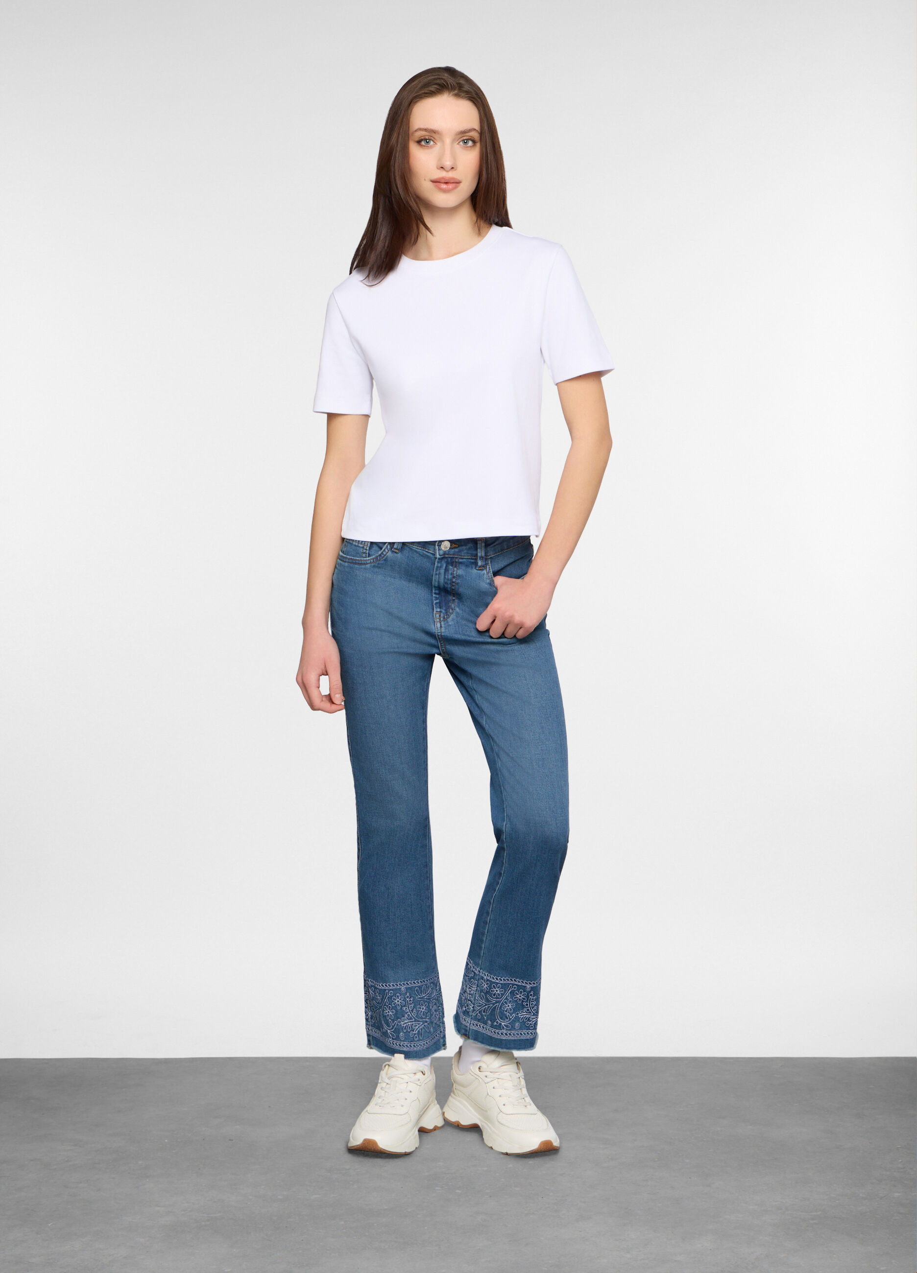 5 Tasche fit Mini Flare in denim stretch con ricamo al fondo donna_0