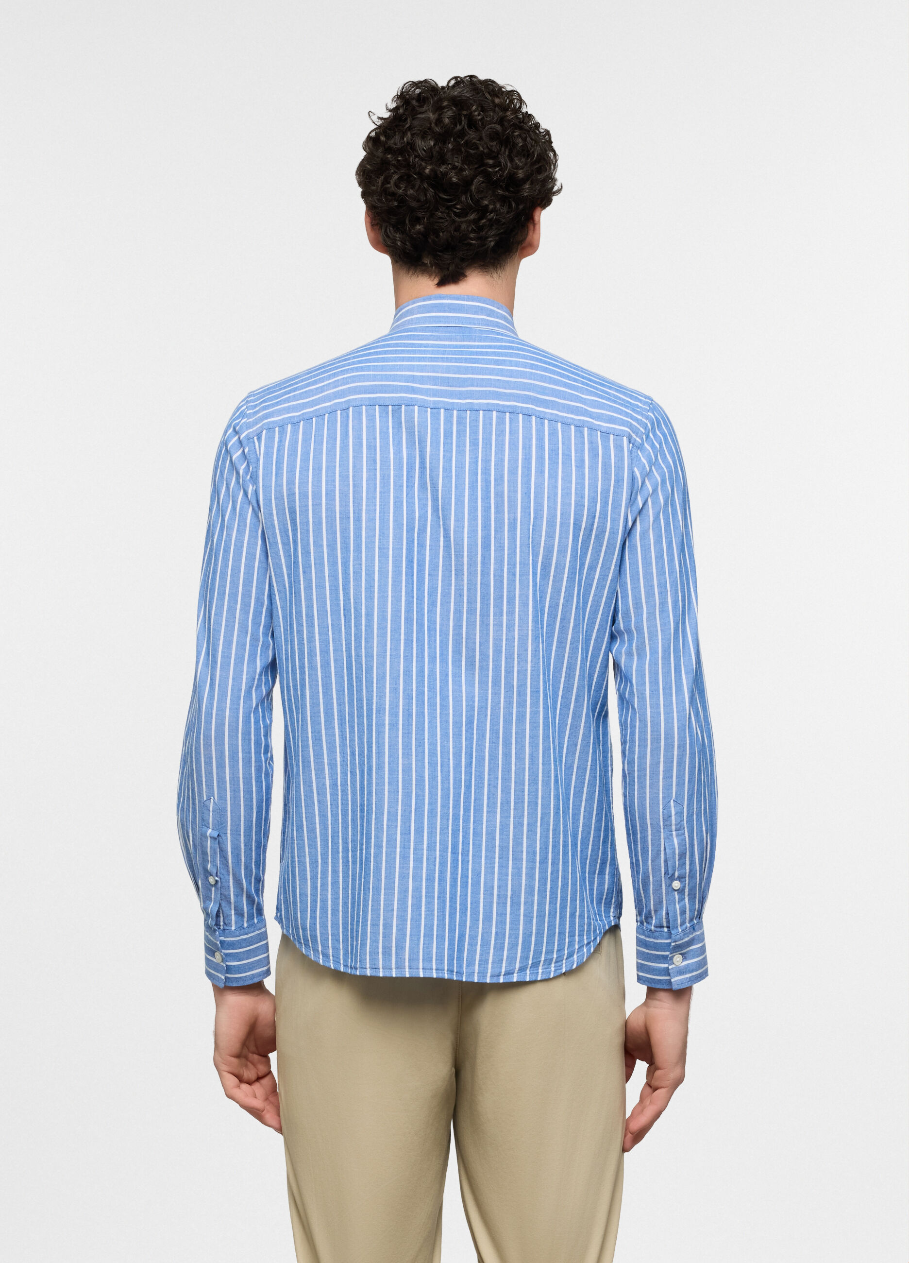 Camicia regular fit con colletto button down a righe uomo_1