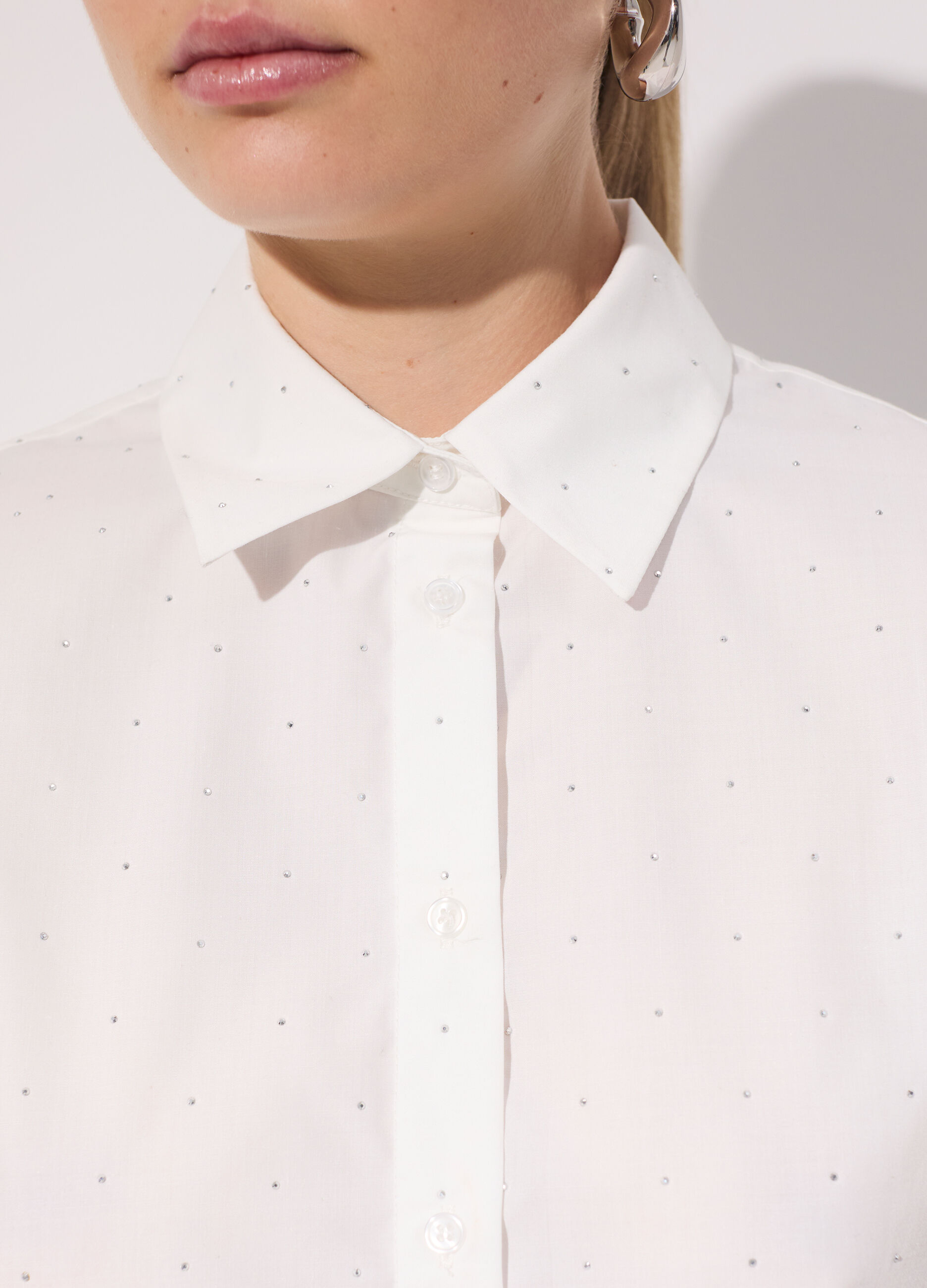 Camicia in cotone con strass donna_3