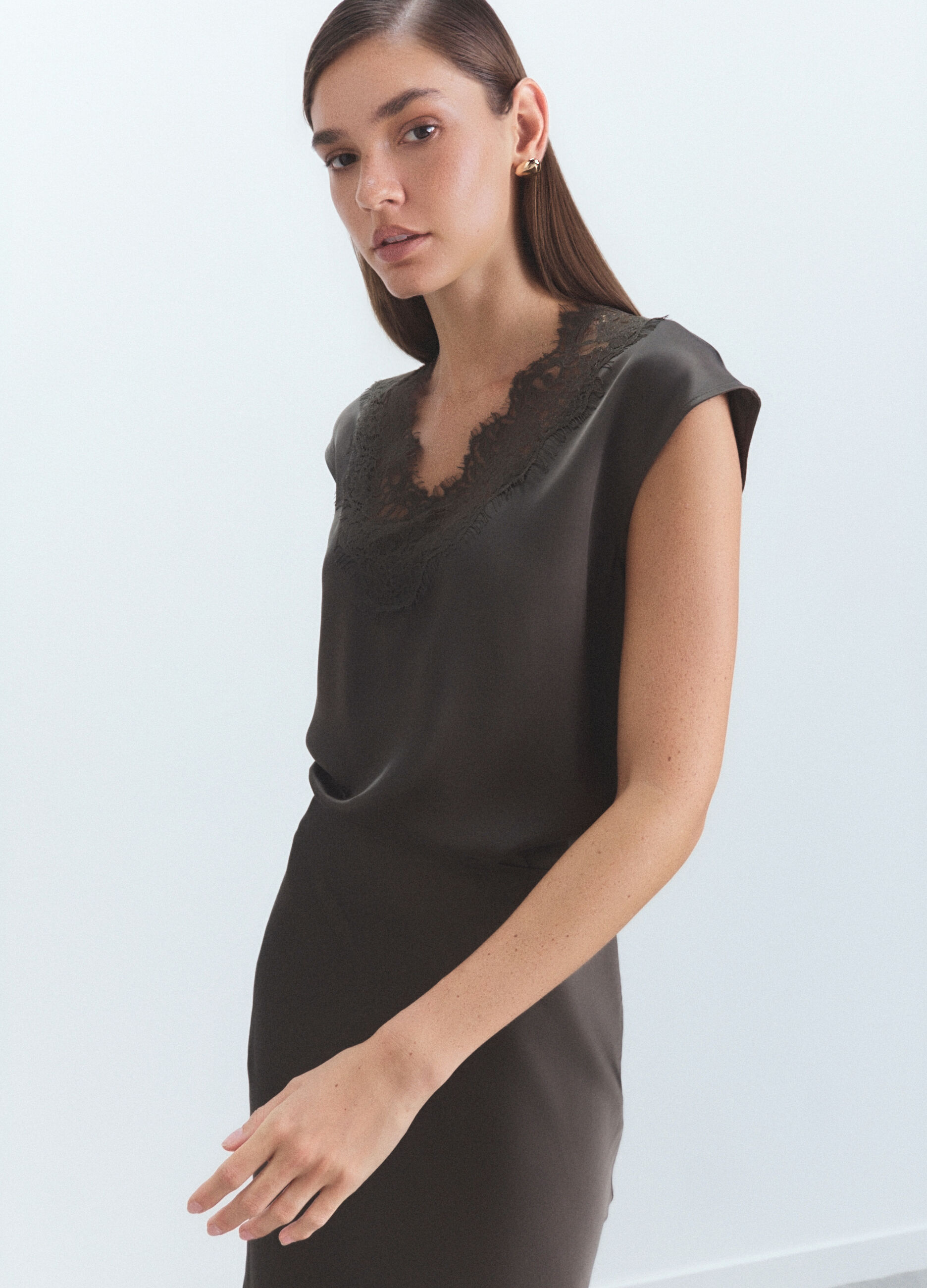 Blusa Fit Regular con scollo a V in raso di pura viscosa donna_1
