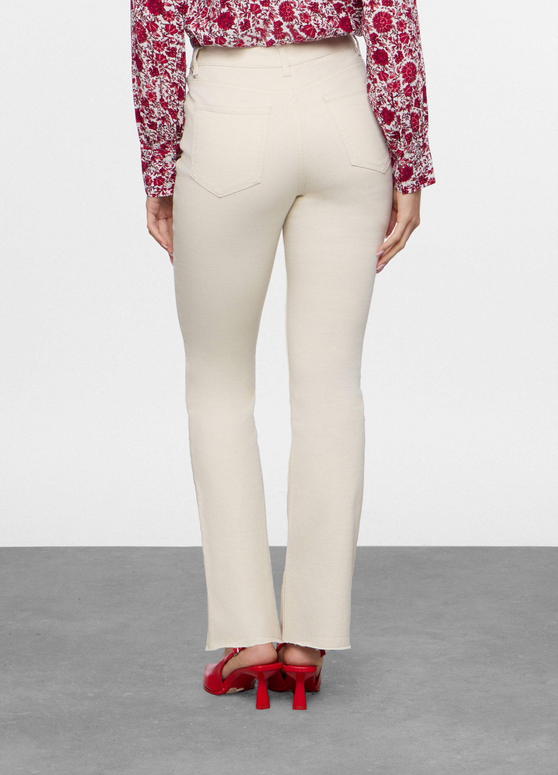 Pantaloni in twill di cotone stretch donna_1