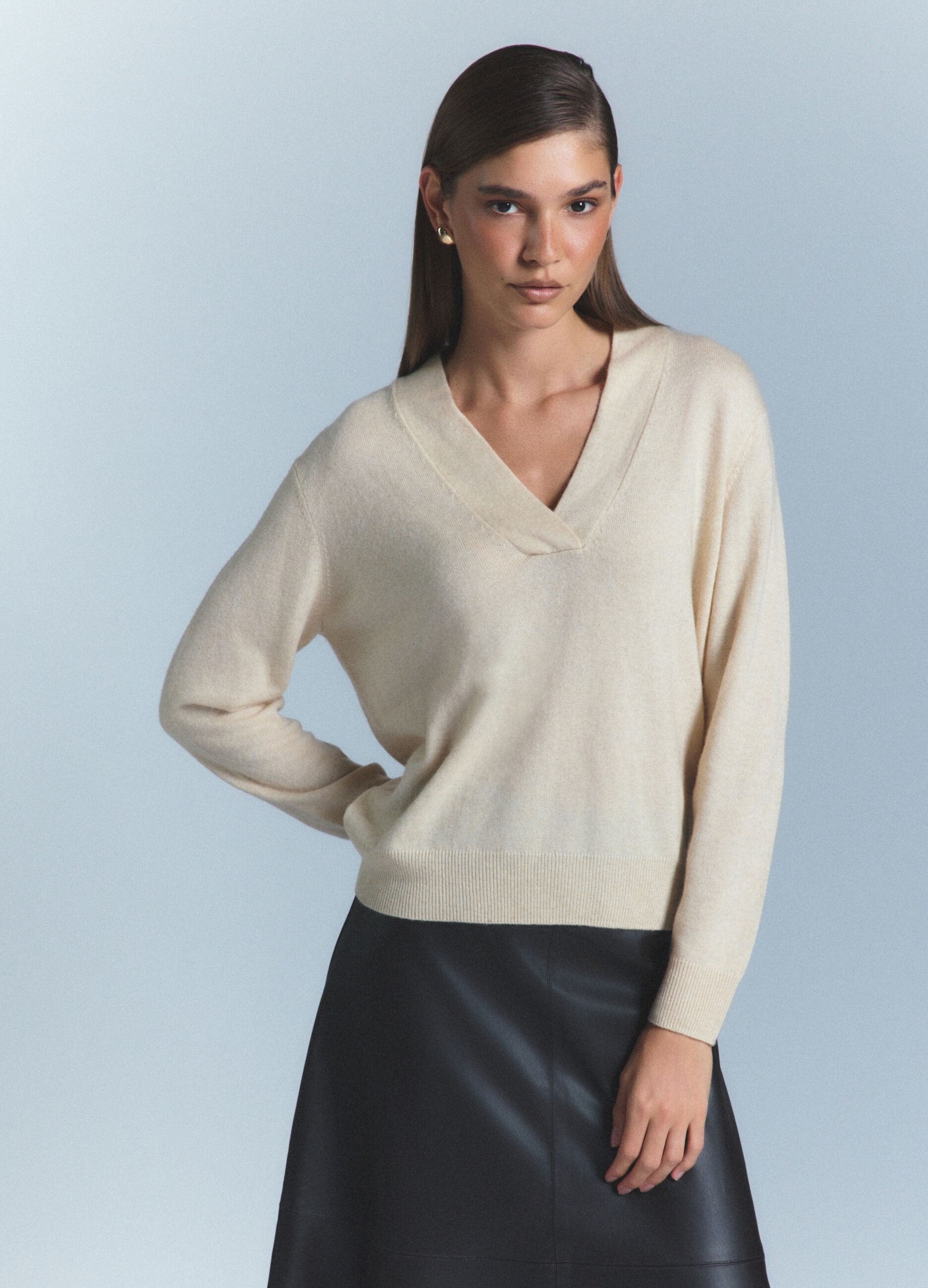 Pullover con scollo a V rasato misto cashmere donna_2