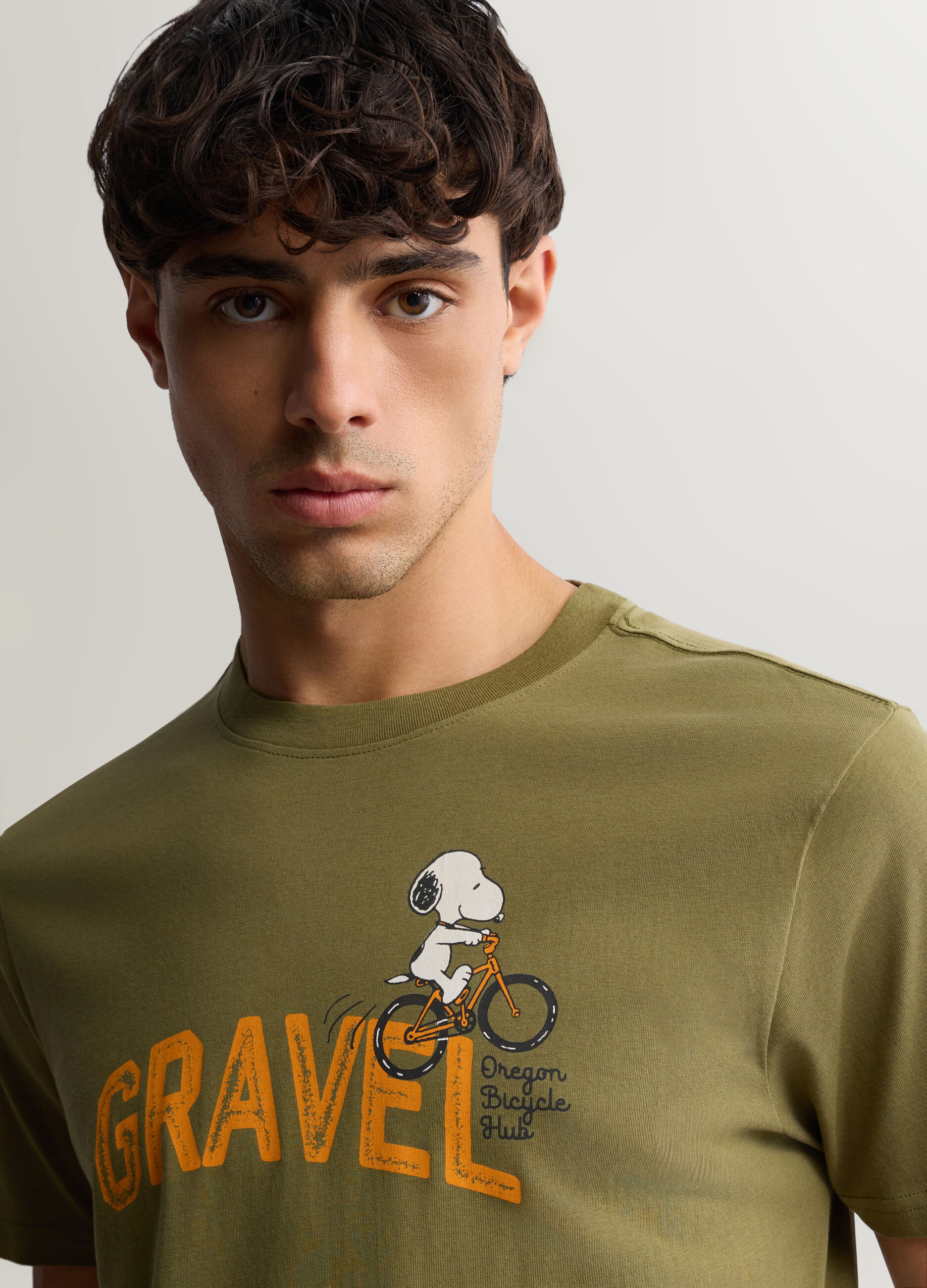 T-shirt girocollo in cotone con stampa Peanuts uomo_2