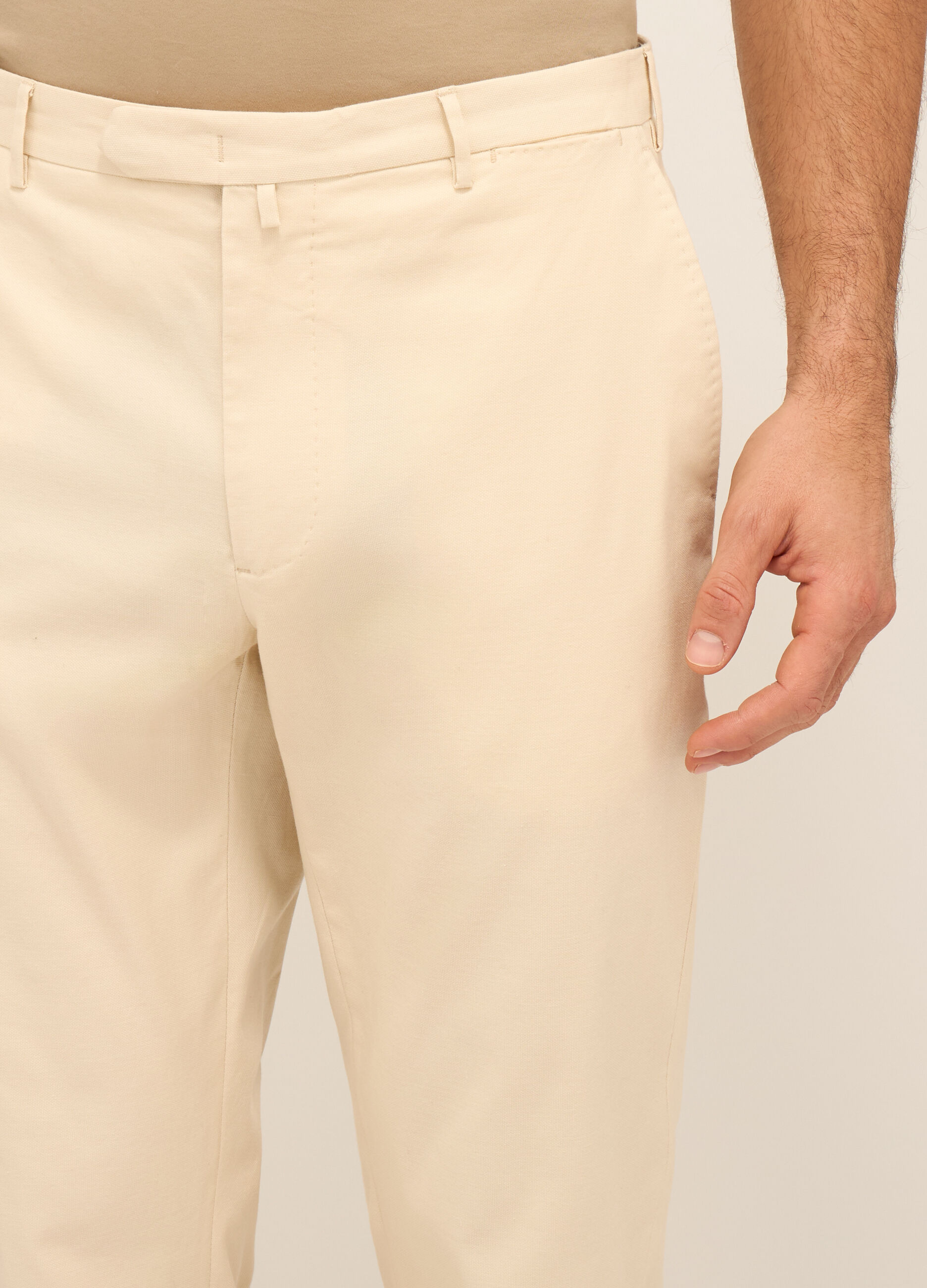 Pantaloni classici regular fit in cotone stretch uomo_2