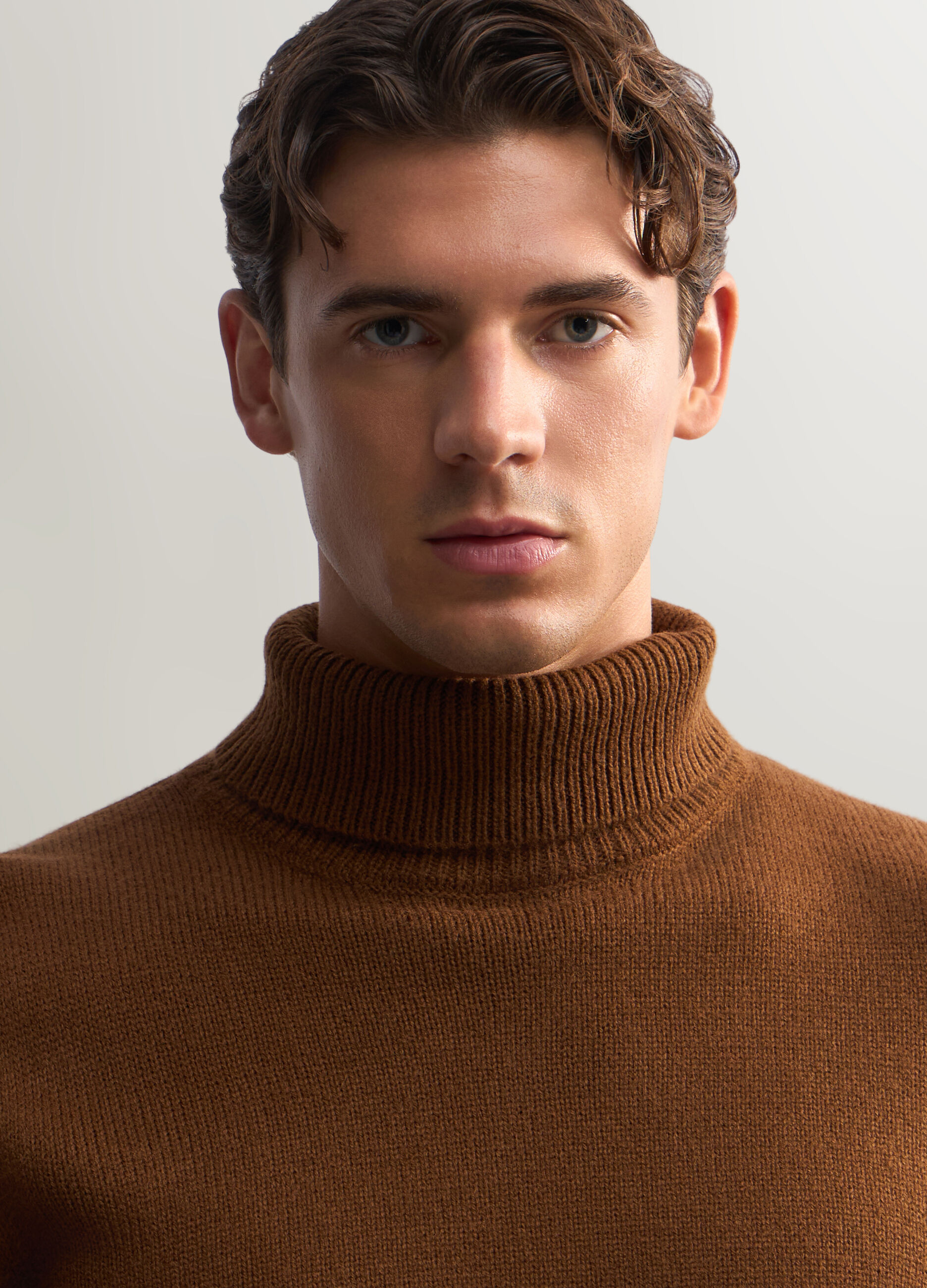 Maglione collo alto a maglia rasata uomo_2