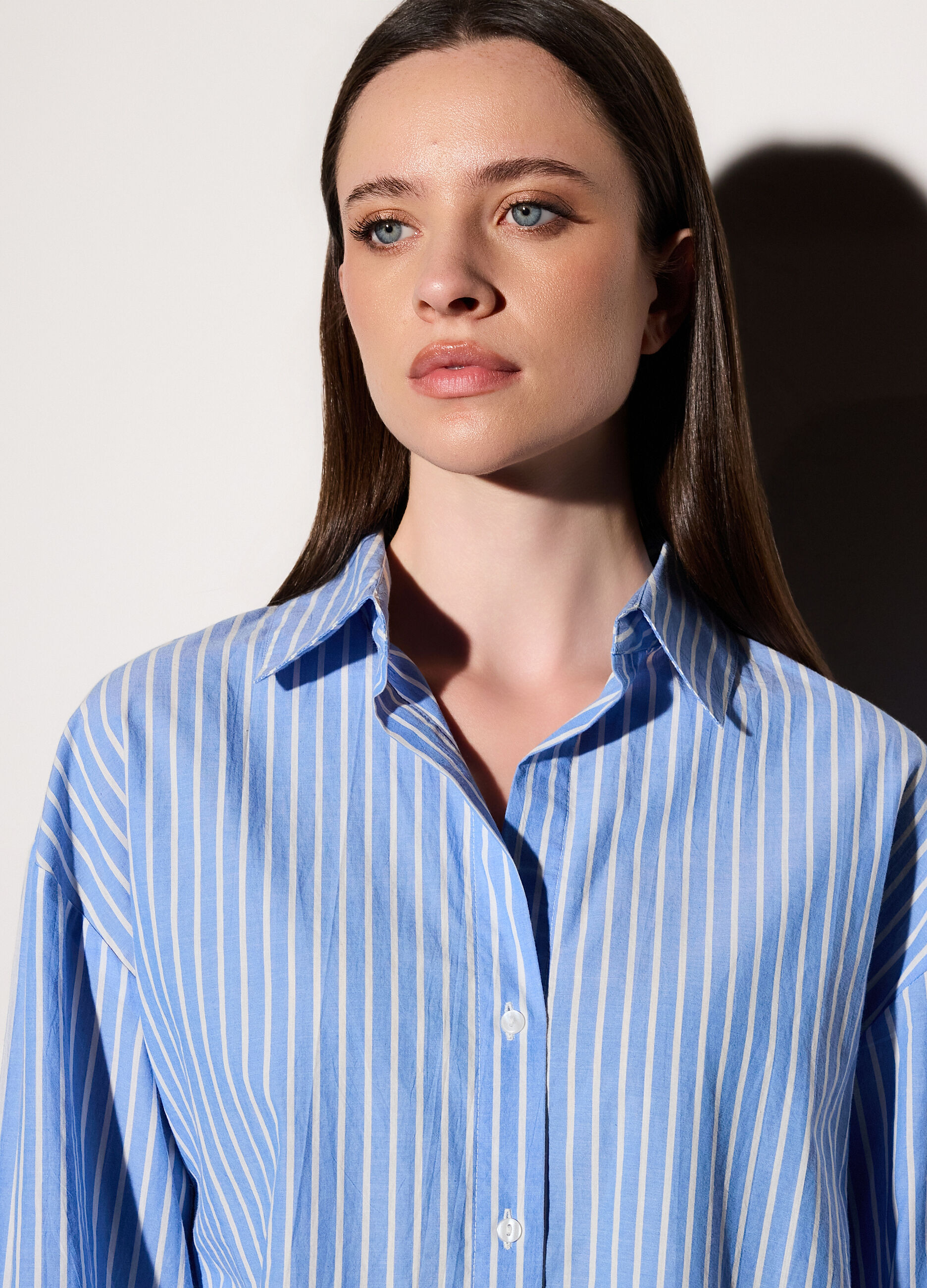 Camicia over fit con colletto alla francese donna_3
