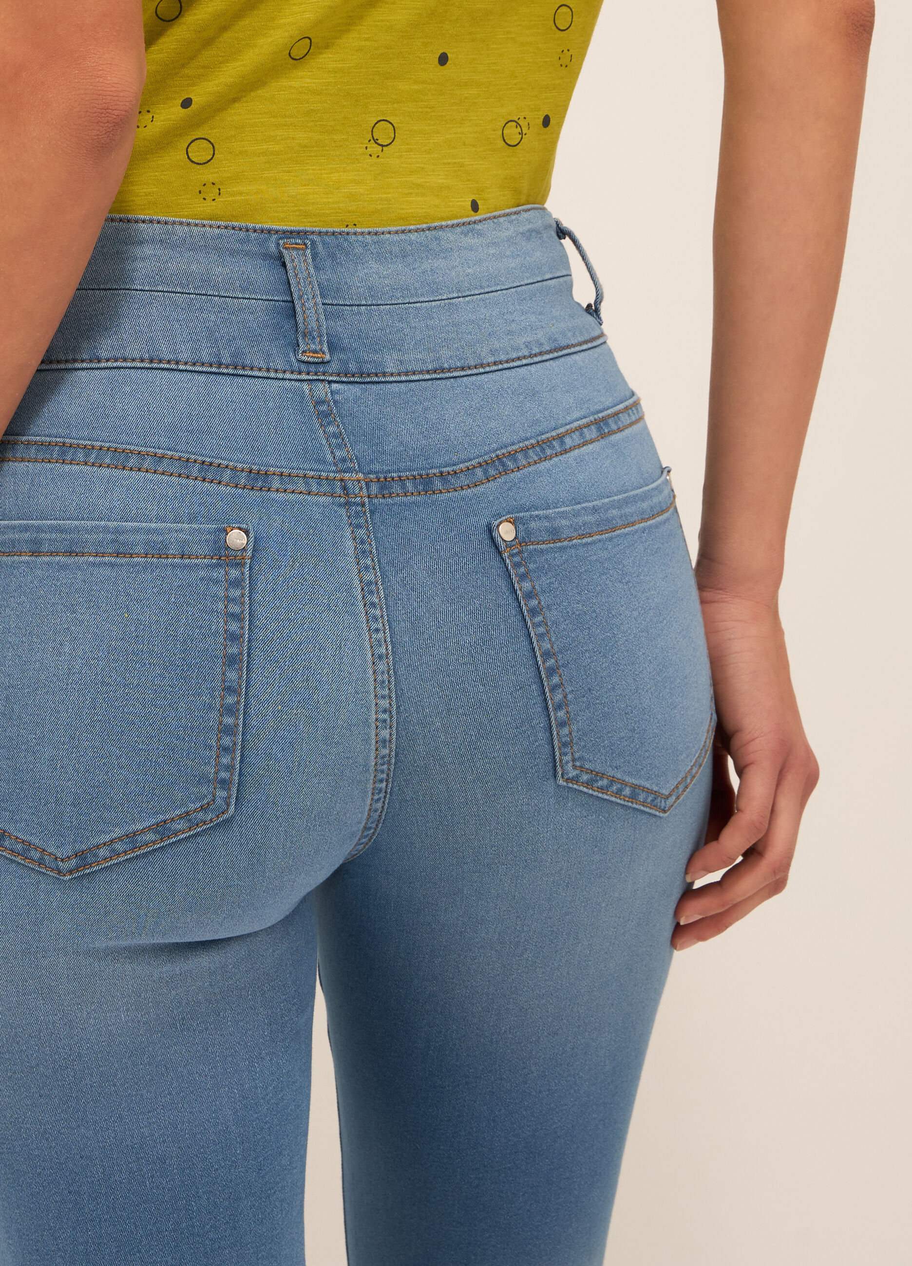 Pantaloni in denim di misto cotone donna_2