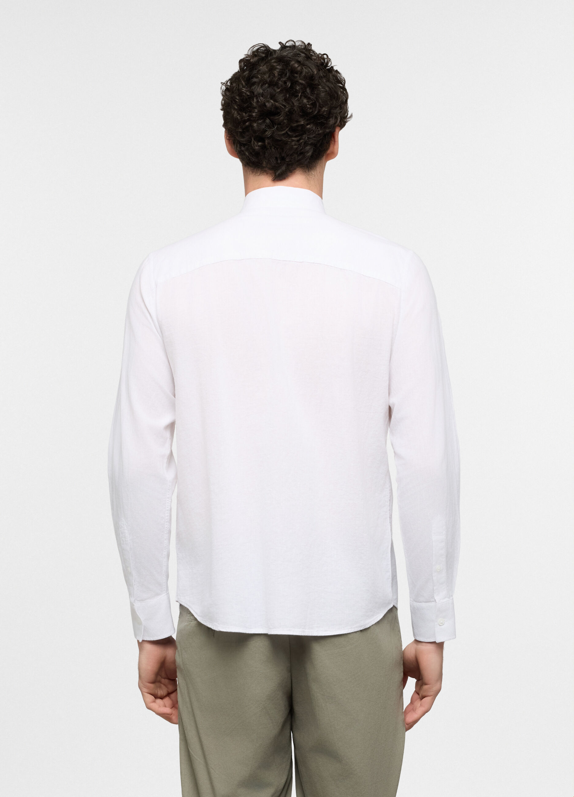 Camicia regular fit con collo classico in cotone e lino uomo_1