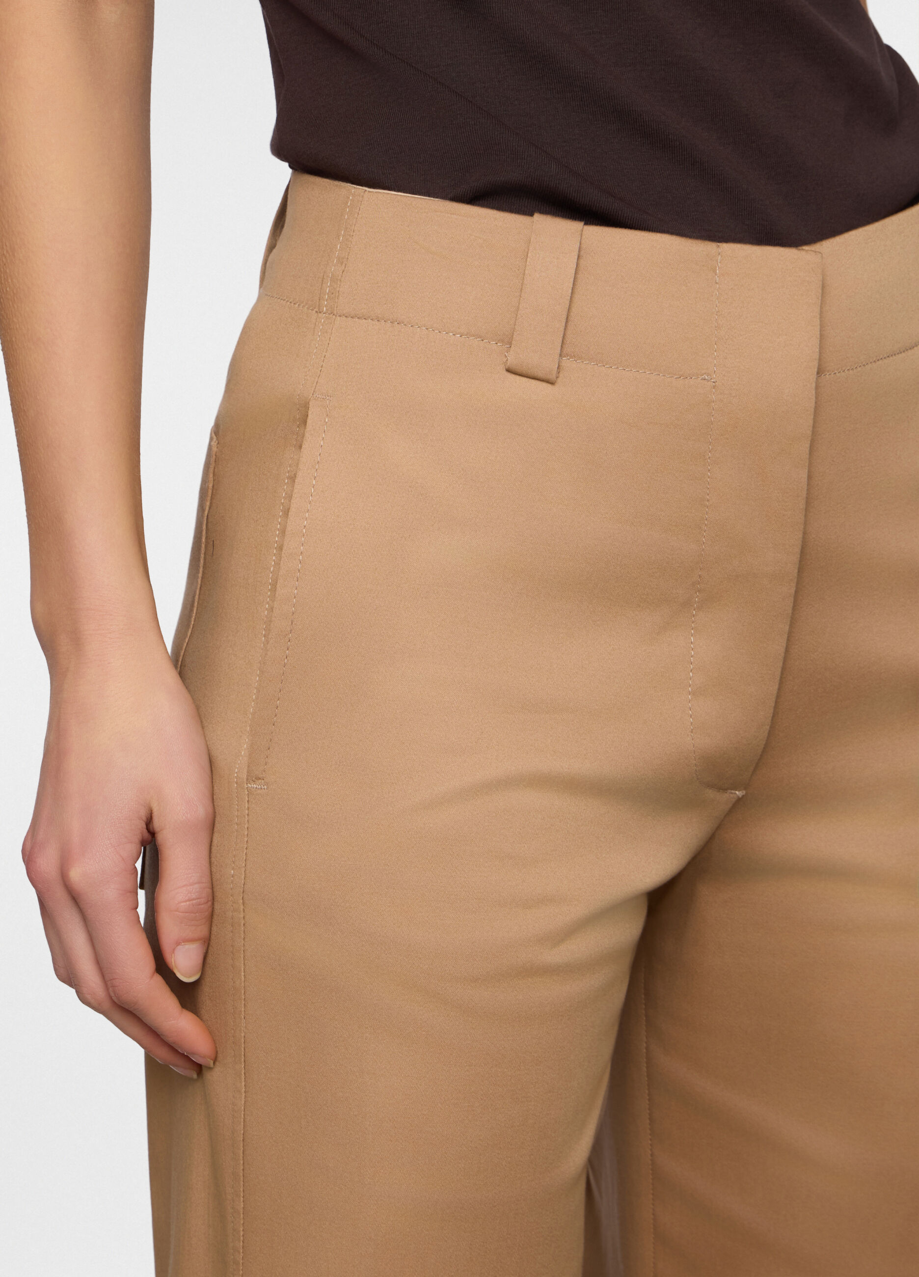 Pantaloni straight fit in raso di cotone stretch donna_2