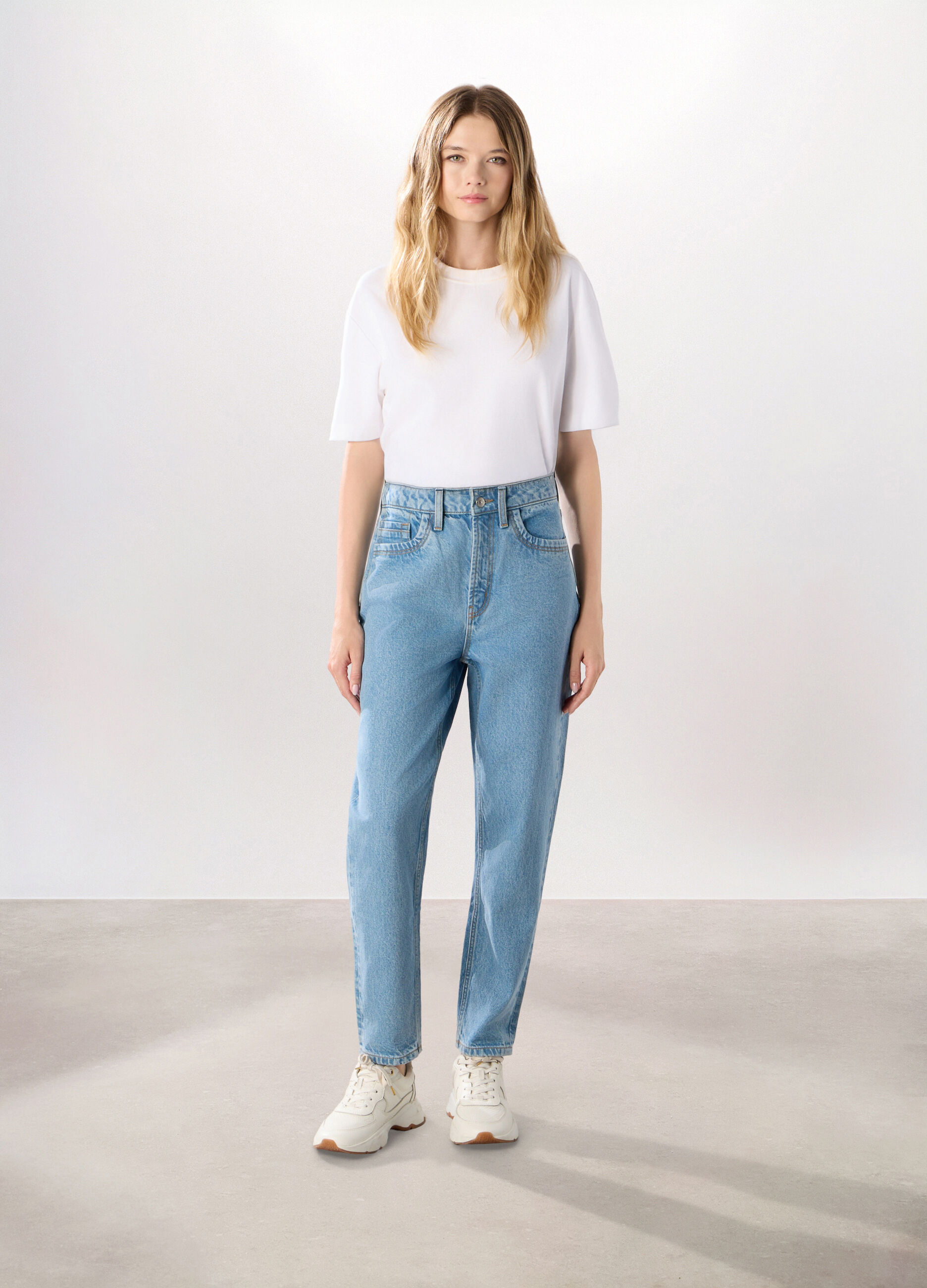 Pantaloni mom fit in denim di puro cotone donna_0