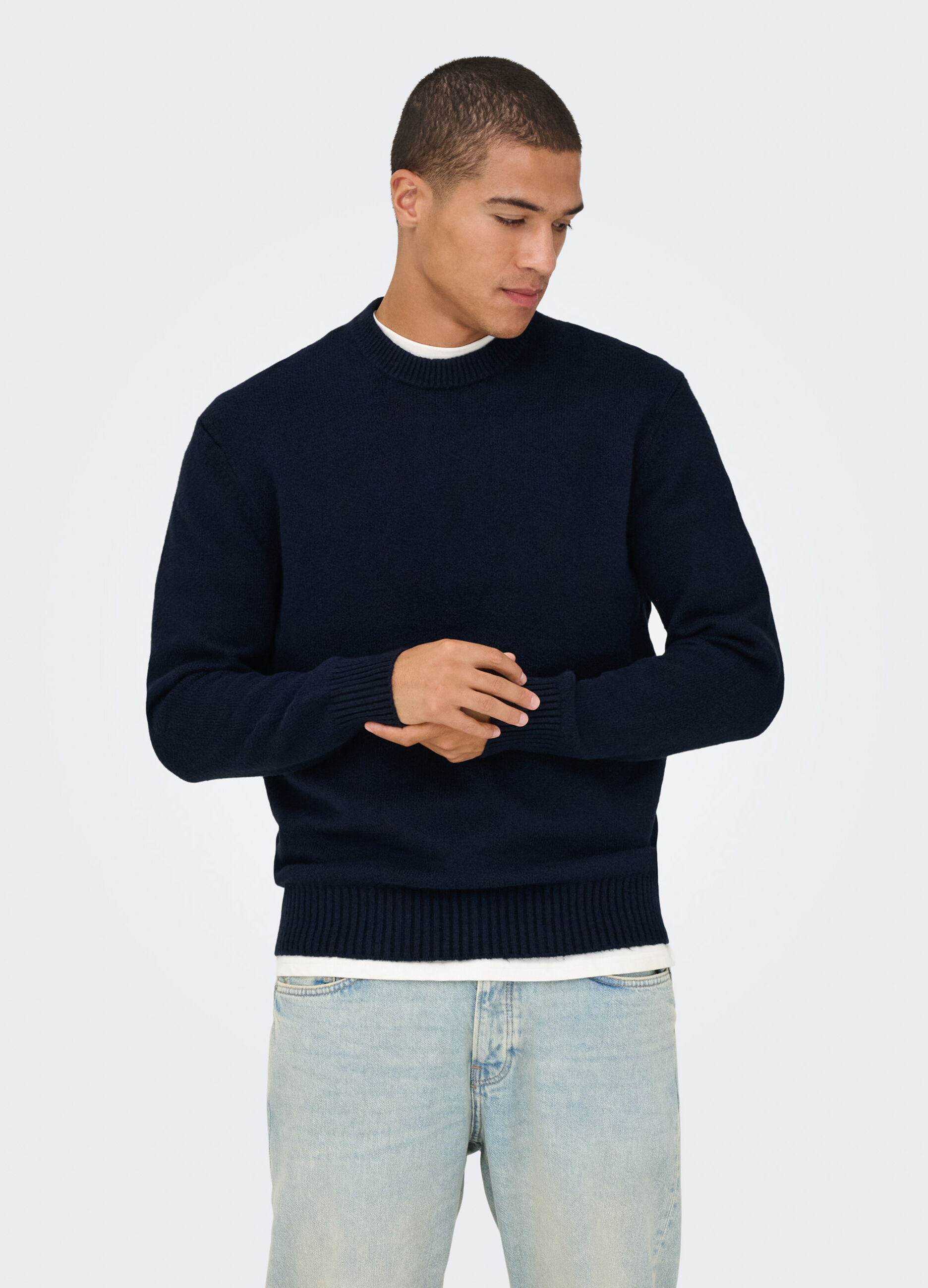 Maglione girocollo con profili a costine uomo_0