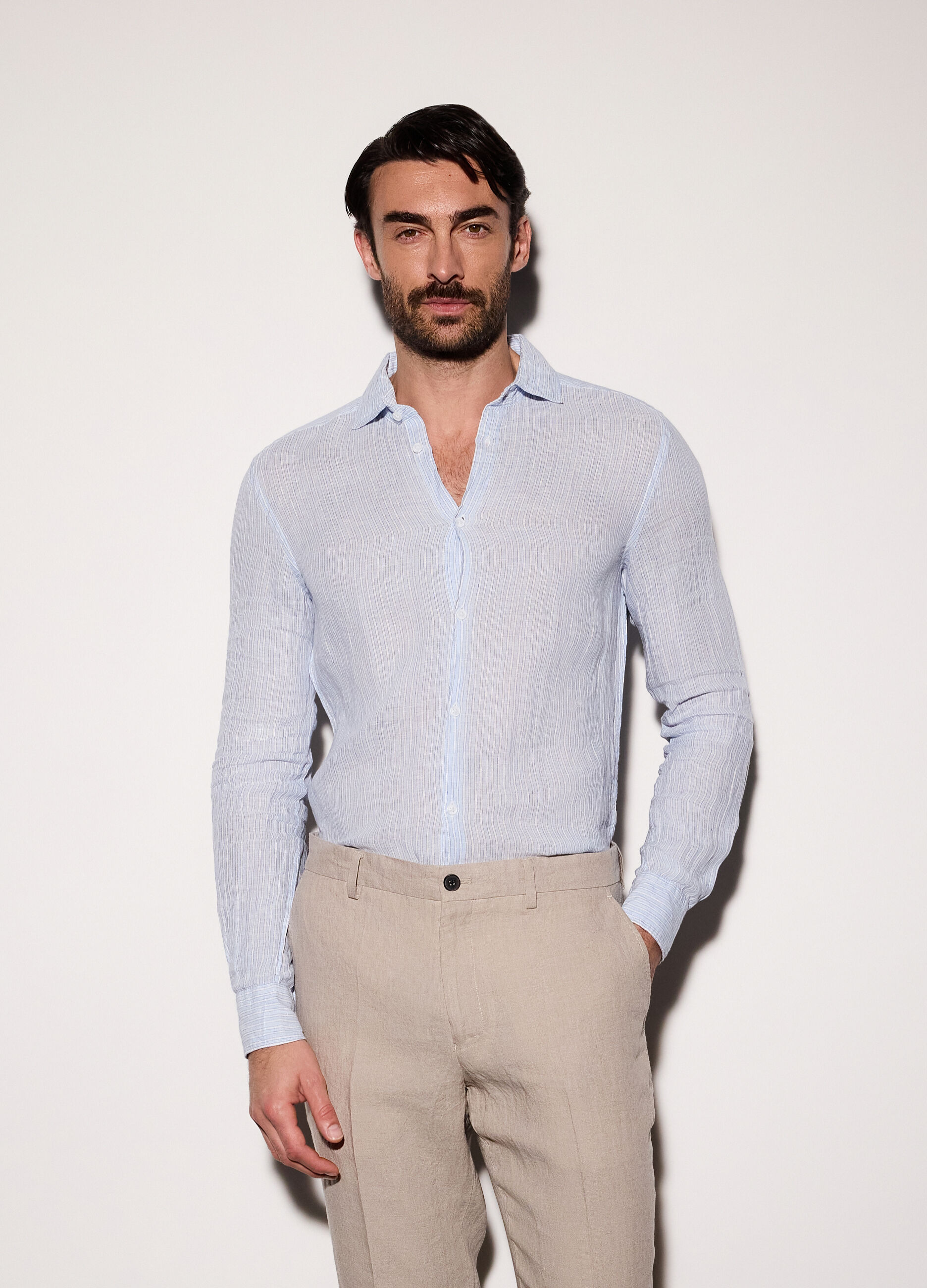 Camicia slim fit in lino a righe uomo_0