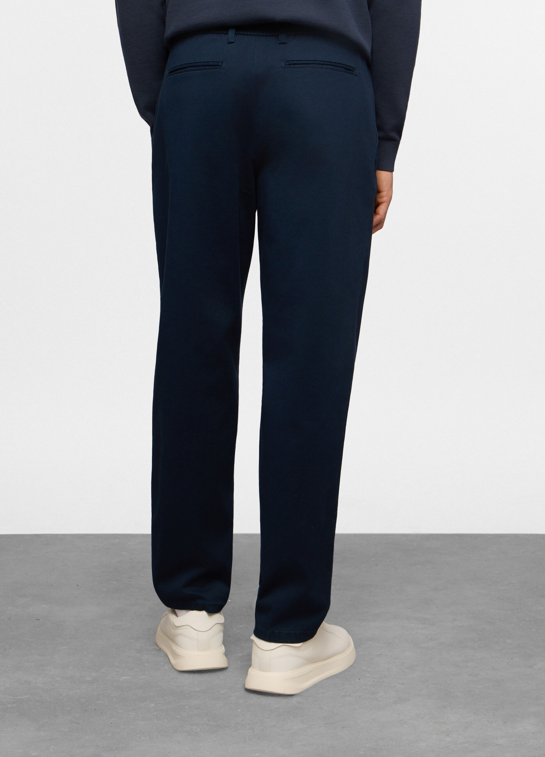 Pantaloni chino relaxed fit in twill di cotone uomo_1