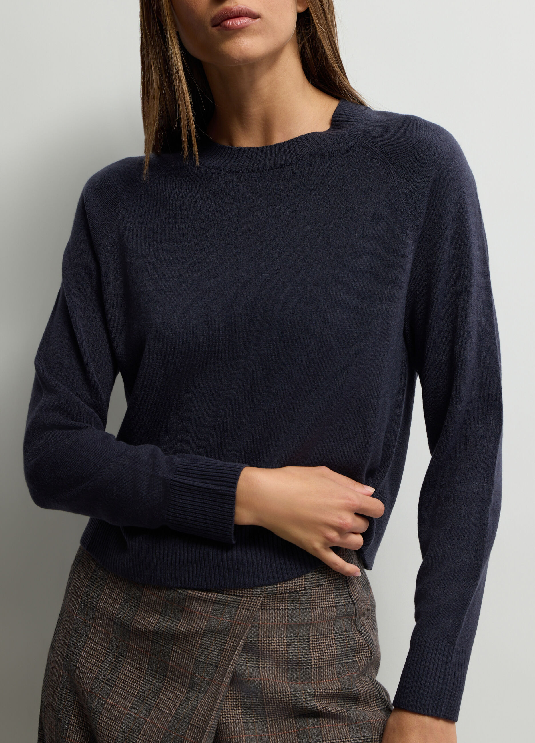 Pullover girocollo in maglia rasata donna_2