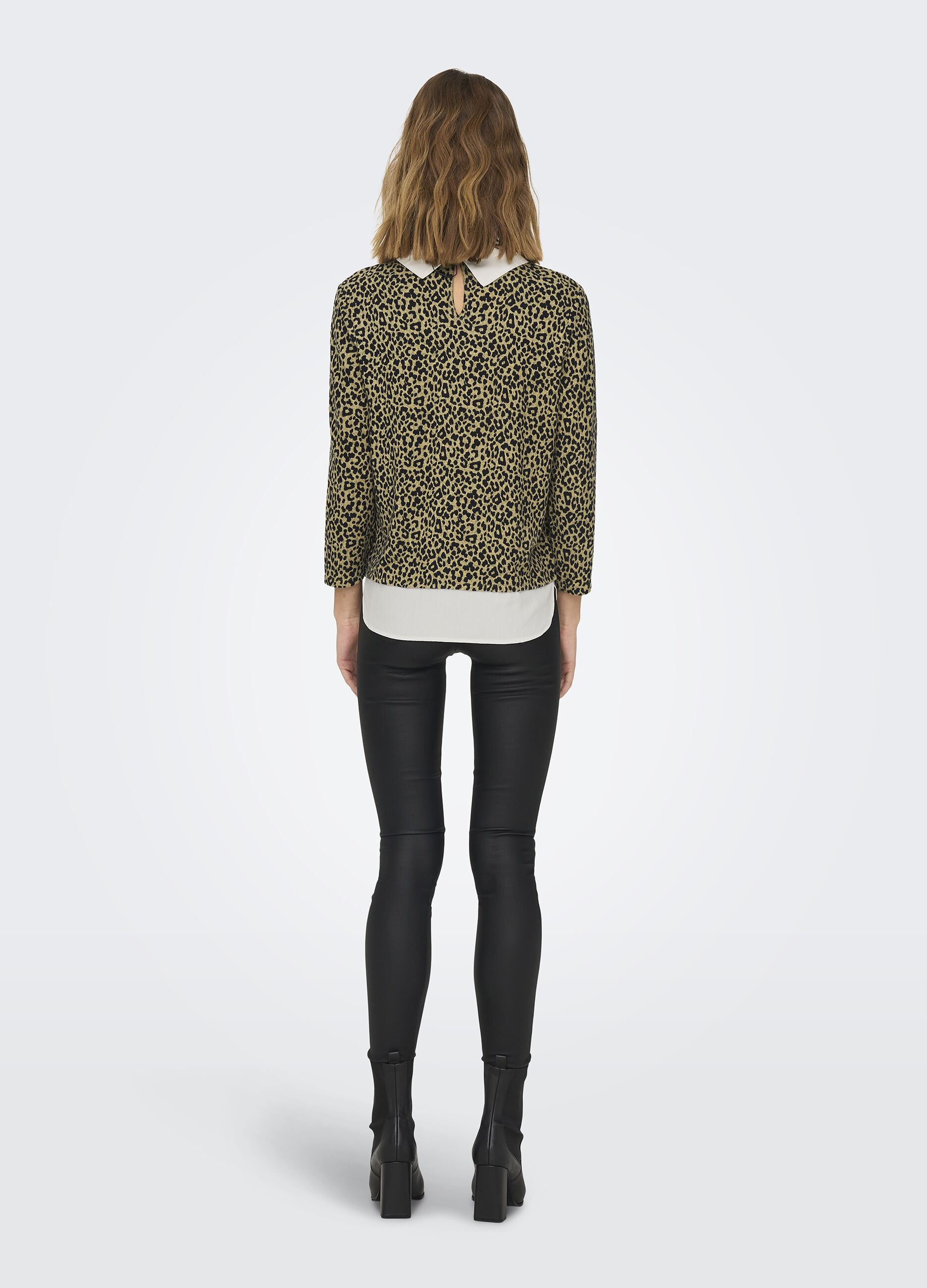 Top regular fit con collo camicia_6
