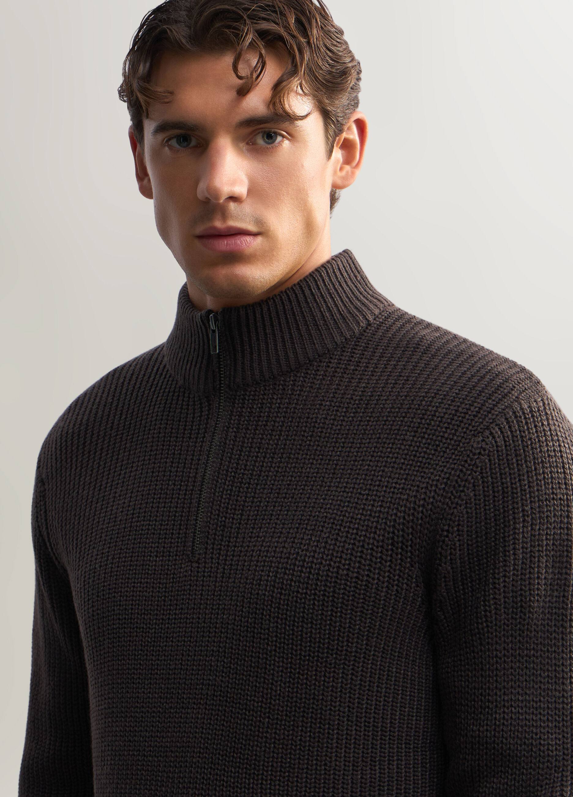 Maglione collo alto con apertura a zip uomo_2