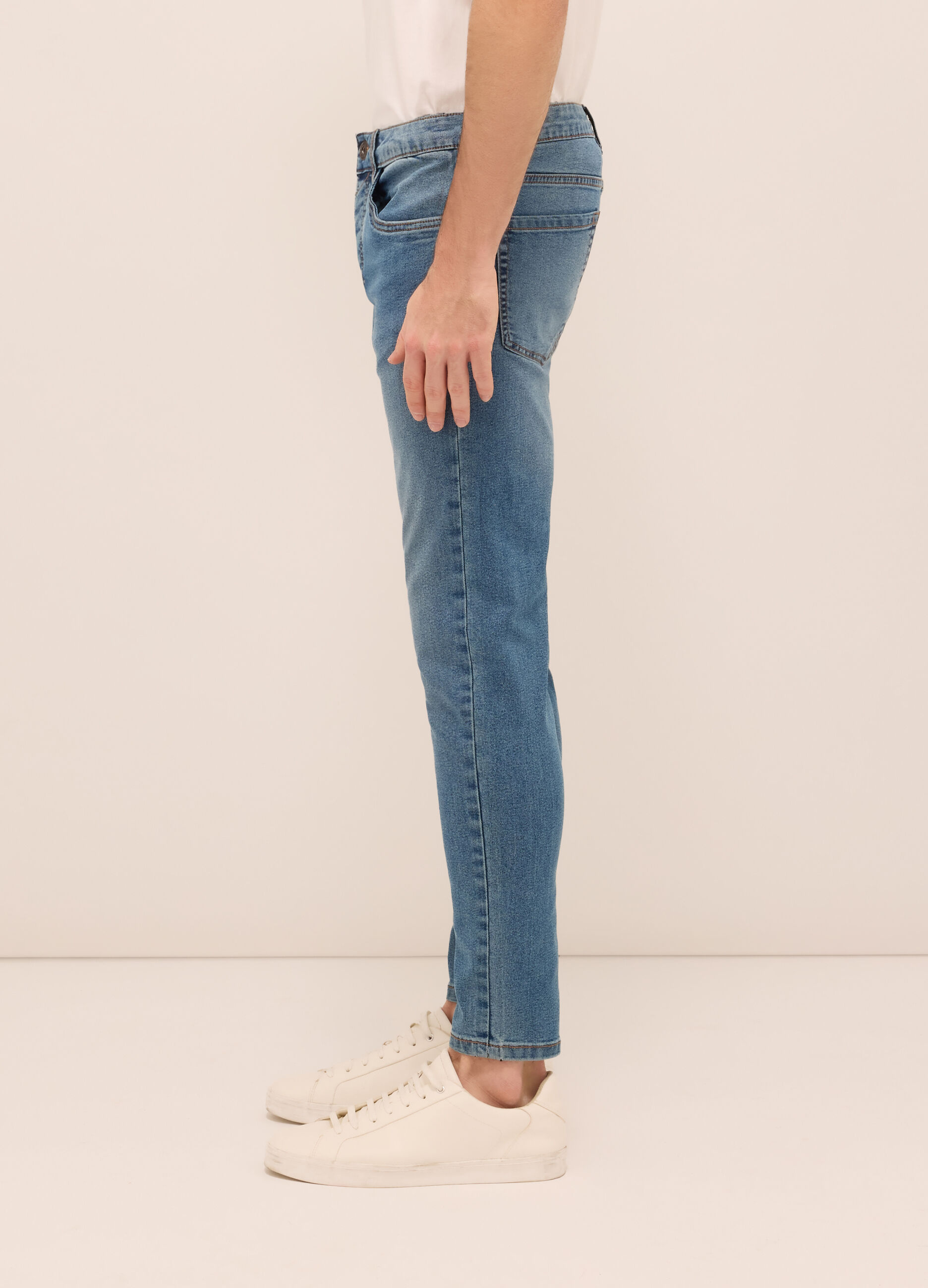 Jeans 5 tasche slim fit in denim di cotone stretch uomo_2