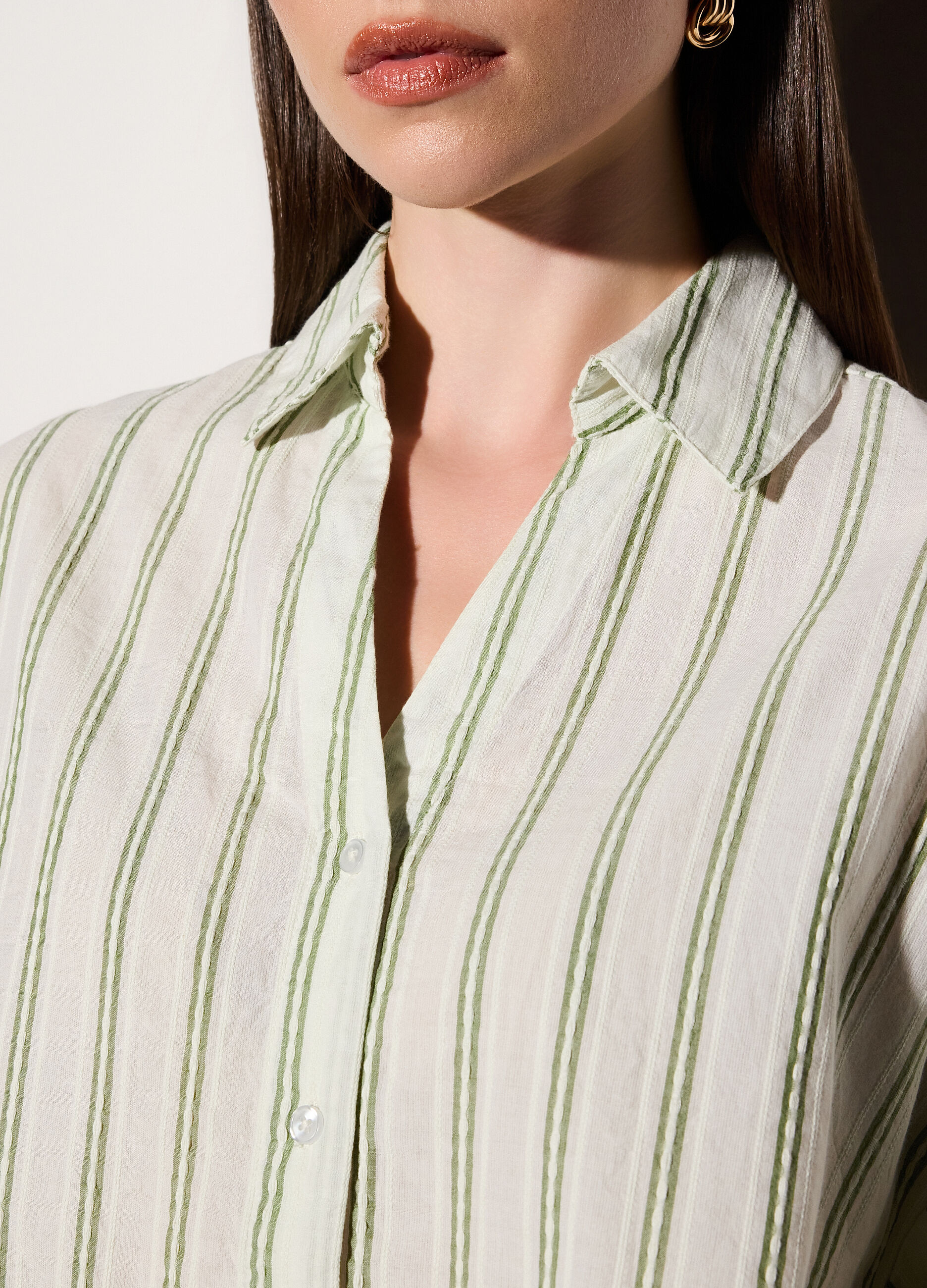 Camicia over fit colletto alla francese in puro cotone dobby a righe donna_3