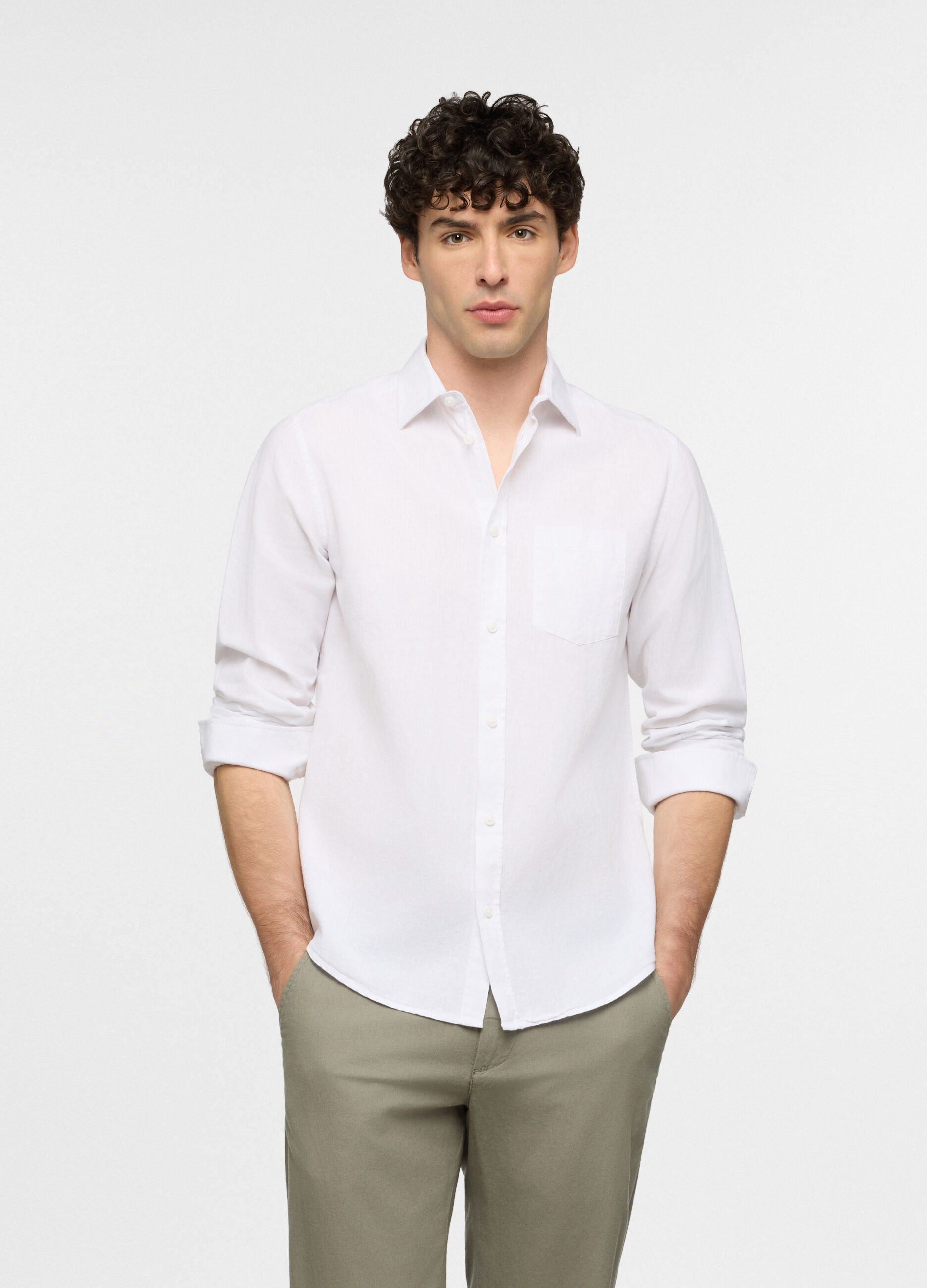 Camicia regular fit con collo classico in cotone e lino uomo_0