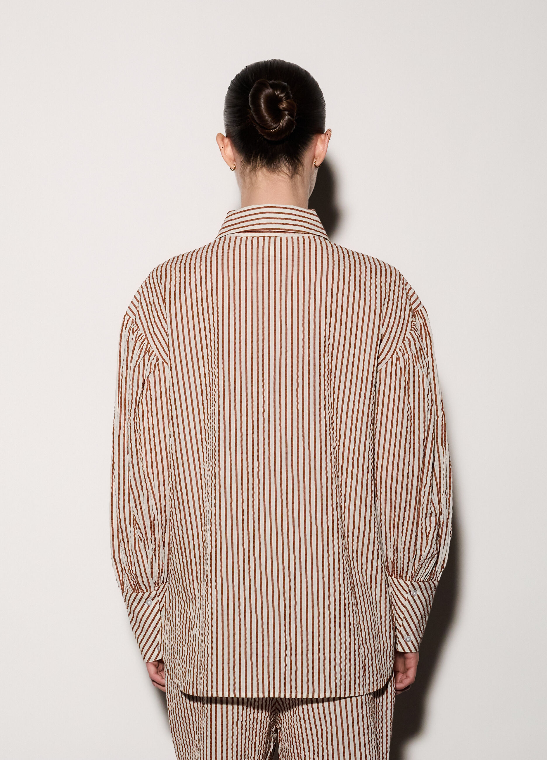 Camicia over fit con colletto alla francese in seersucker donna