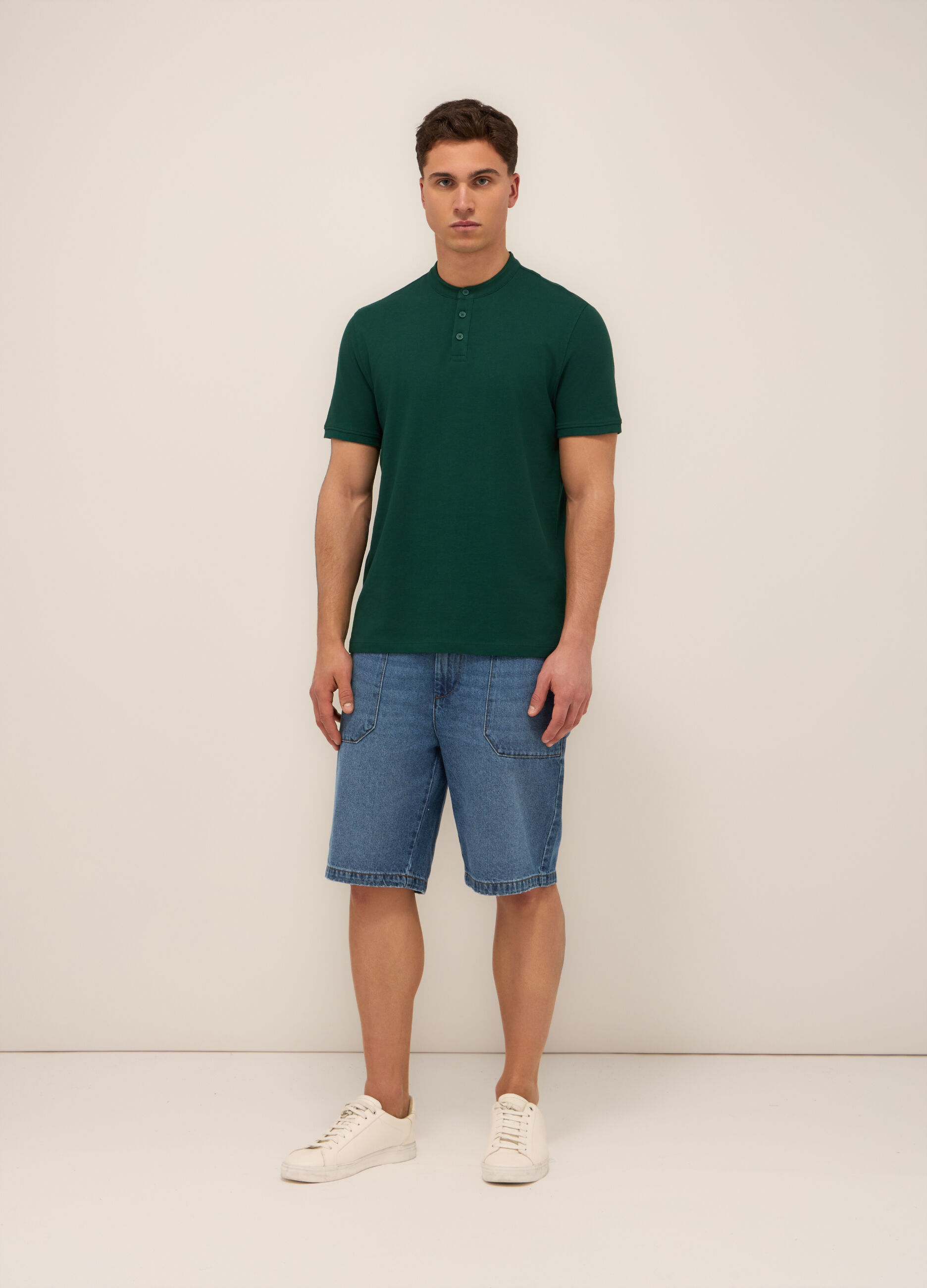 Shorts cargo in denim di cotone uomo_0