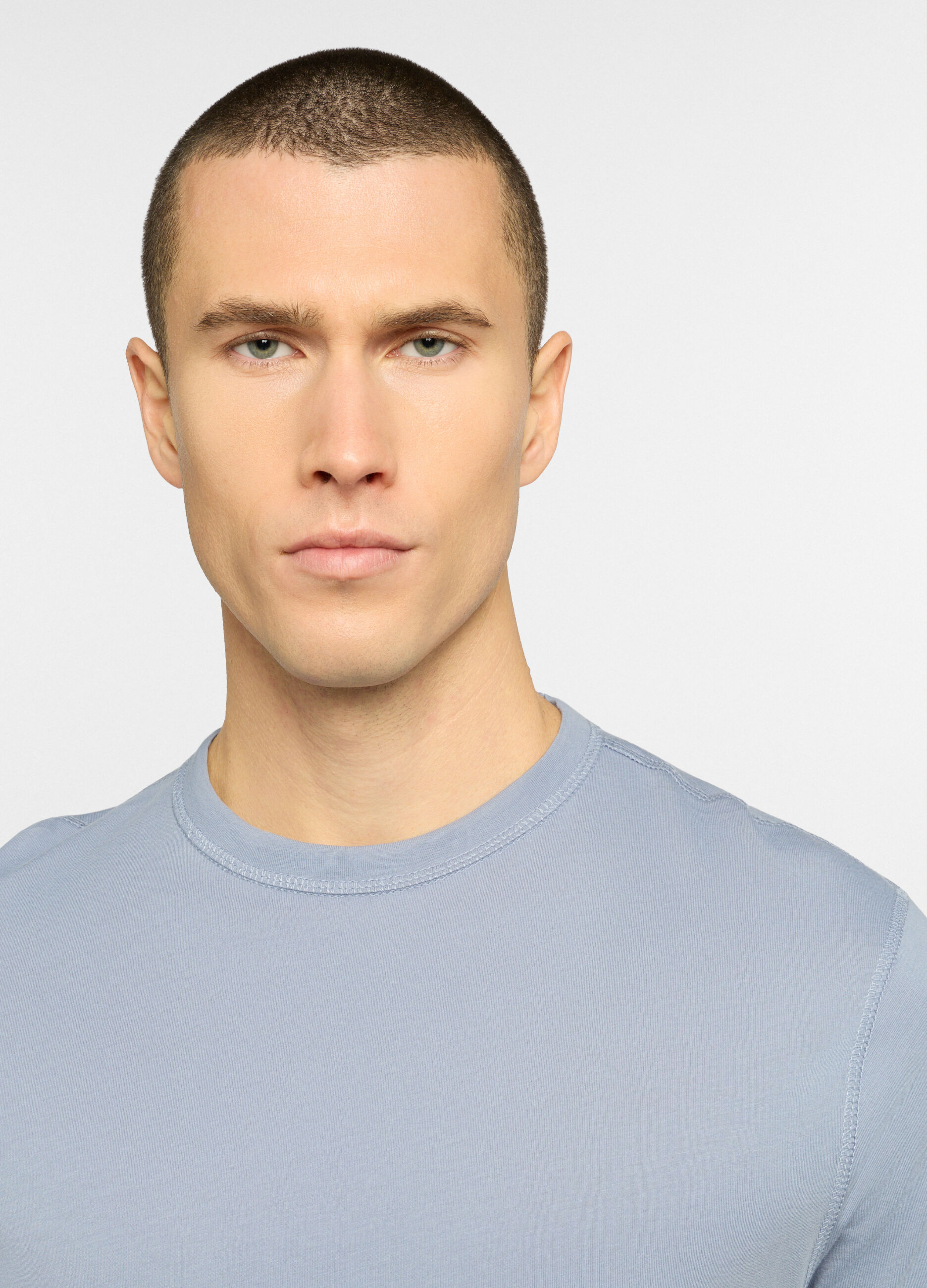 T-shirt con cuciture a vista uomo_2