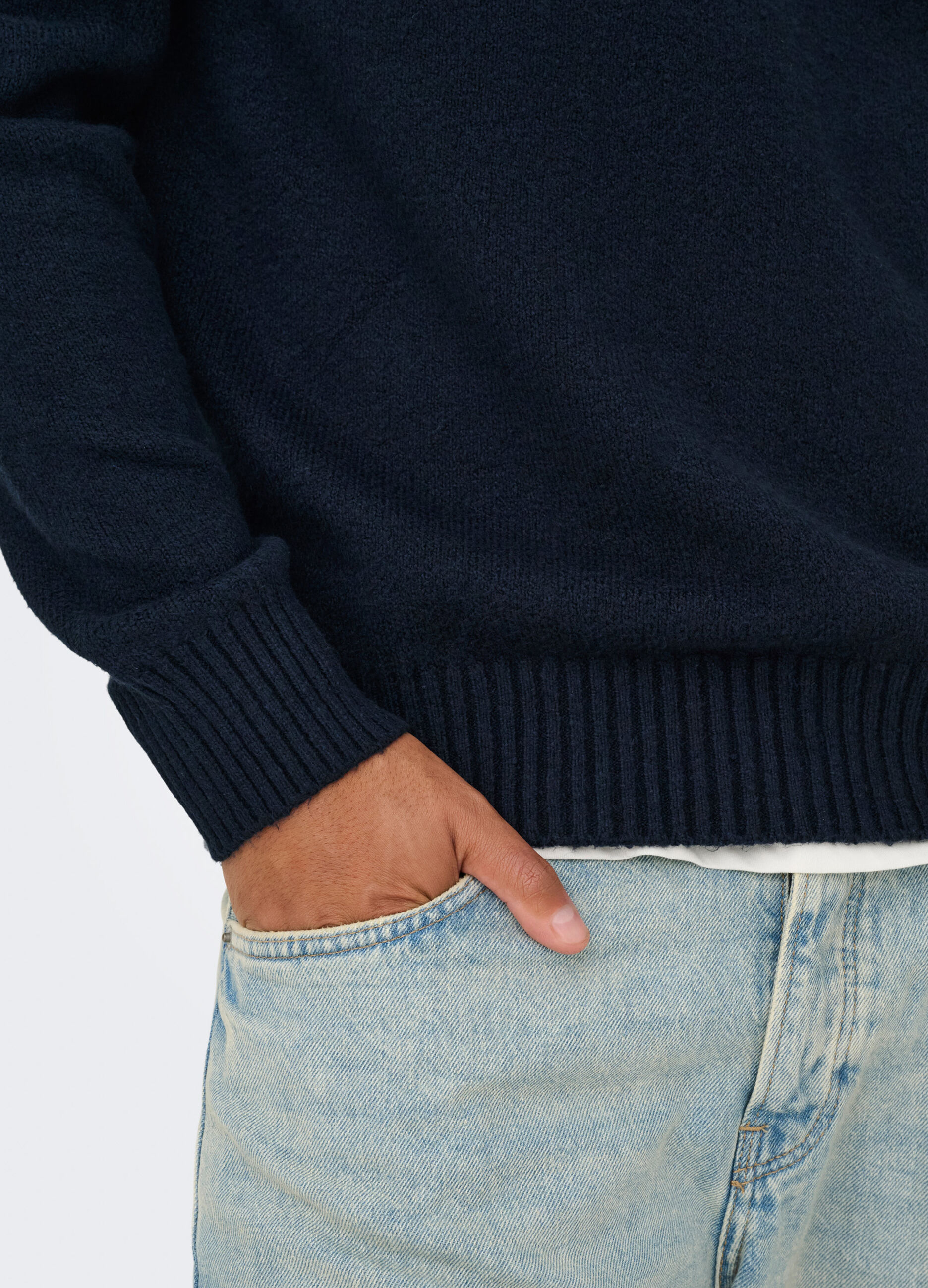 Maglione girocollo con profili a costine uomo_3