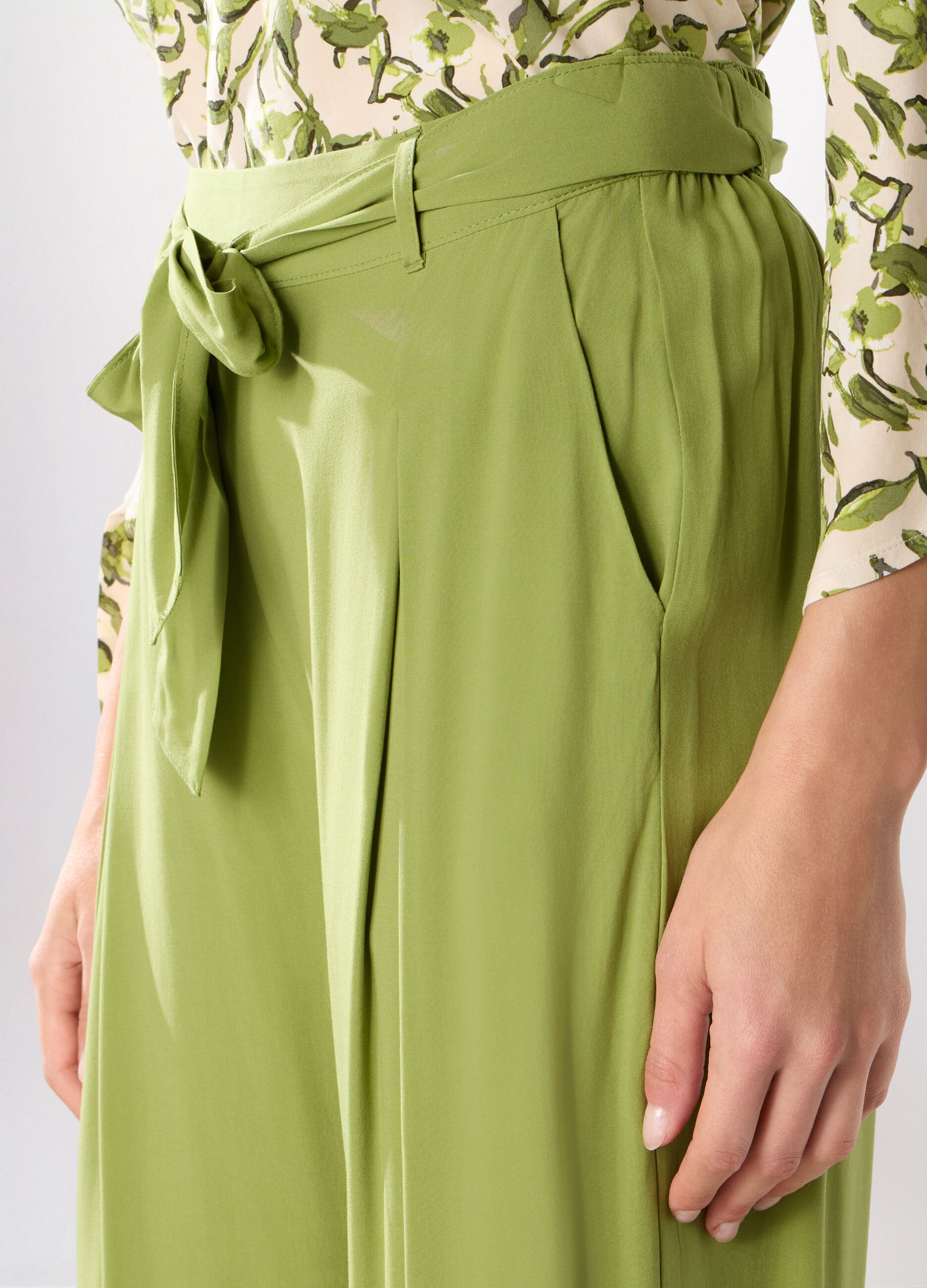 Pantalone palazzo a pieghe in pura viscosa donna_2