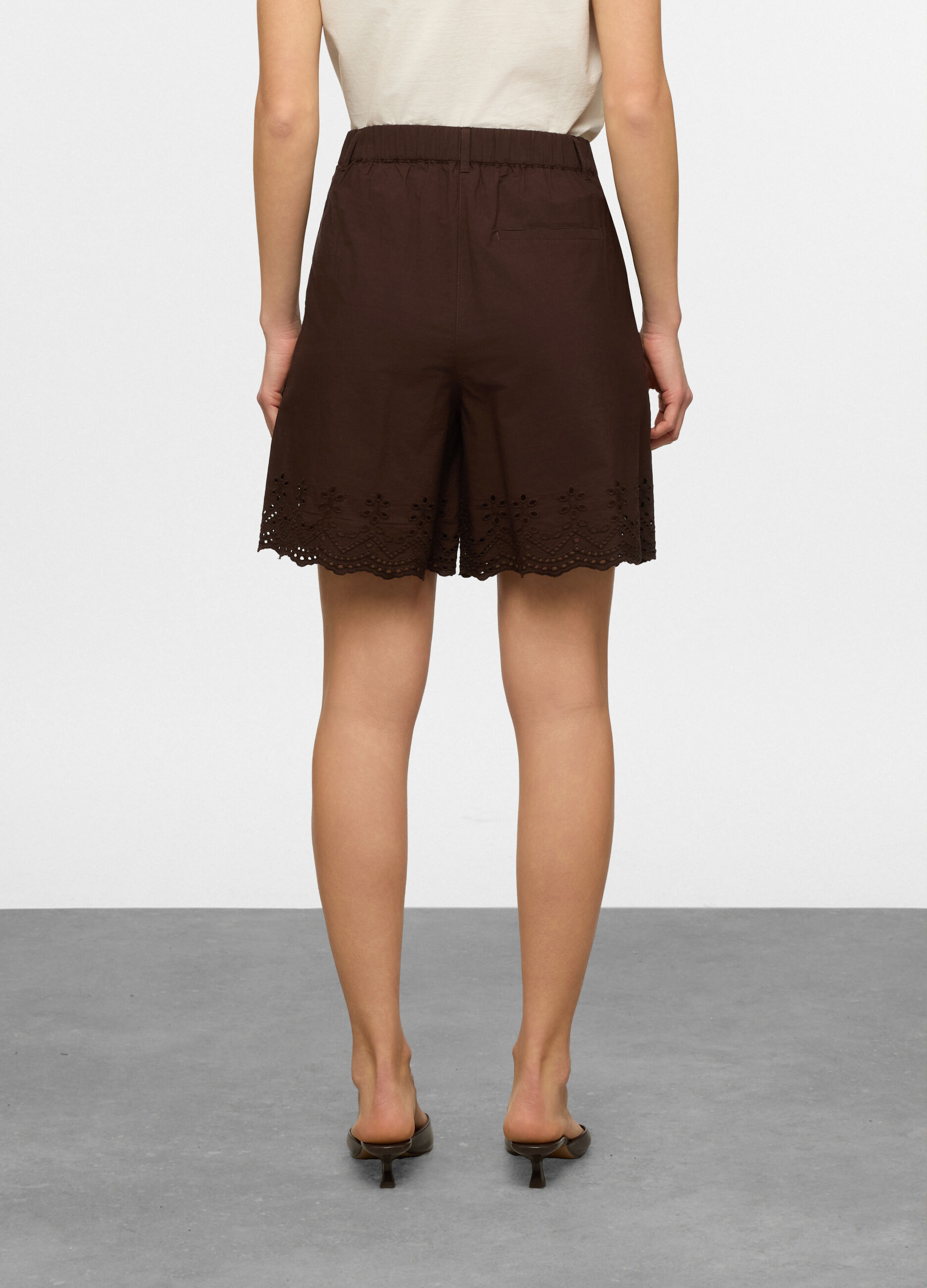 Shorts fit regular in puro cotone con ricamo donna_1